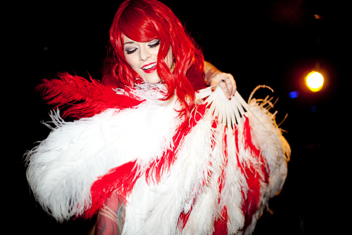 Soirée burlesque: des femmes bien en chair et des jambes en l'air