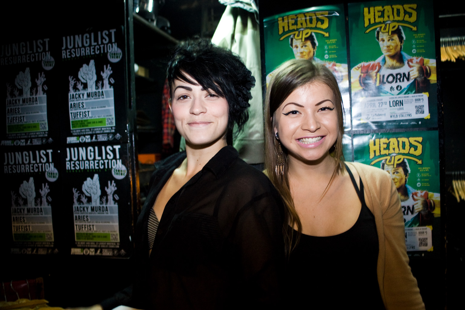 Virée sur la Main un vendredi soir: ambulance, amoureux et fille pieds nus