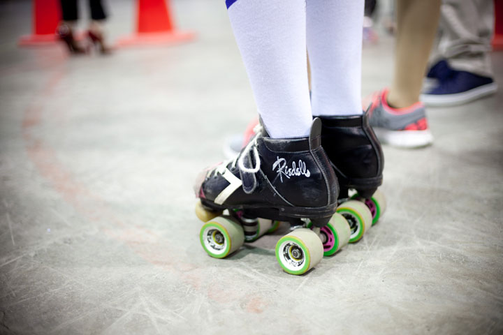 Au roller derby, on aime beaaaauuucoup la Pabst et les coups de coude