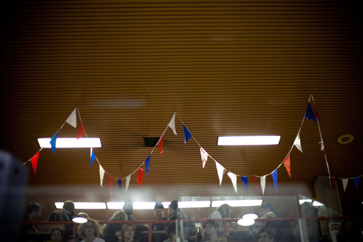 Au roller derby, on aime beaaaauuucoup la Pabst et les coups de coude
