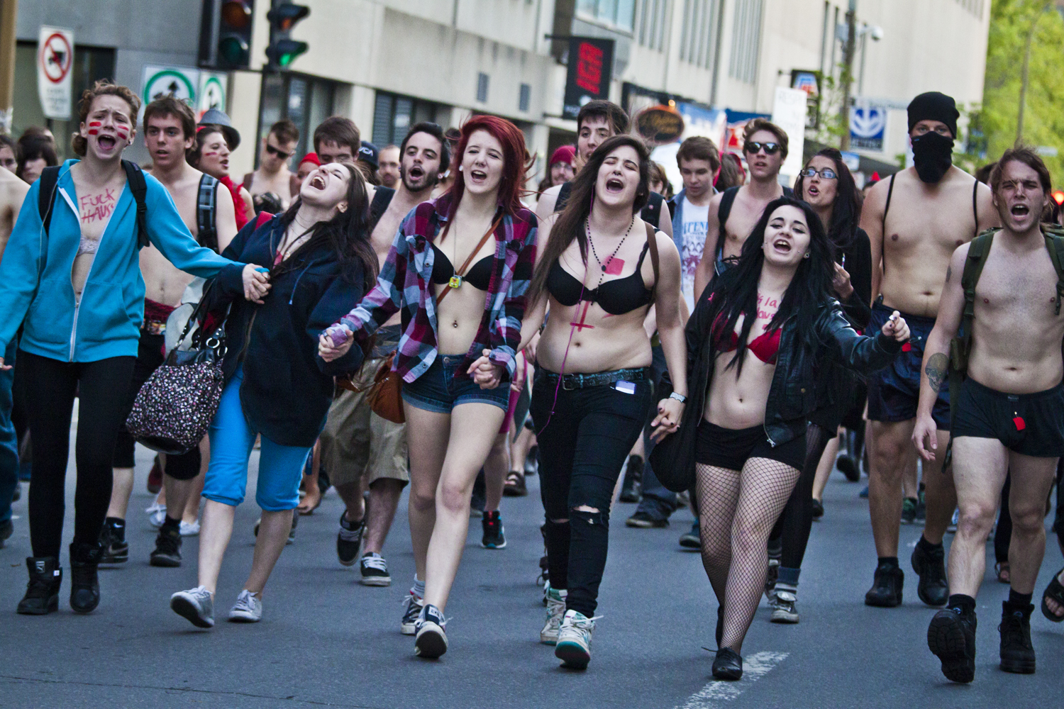 Manifestation d'étudiants nus, (ENCORE!) pour votre plus grand plaisir