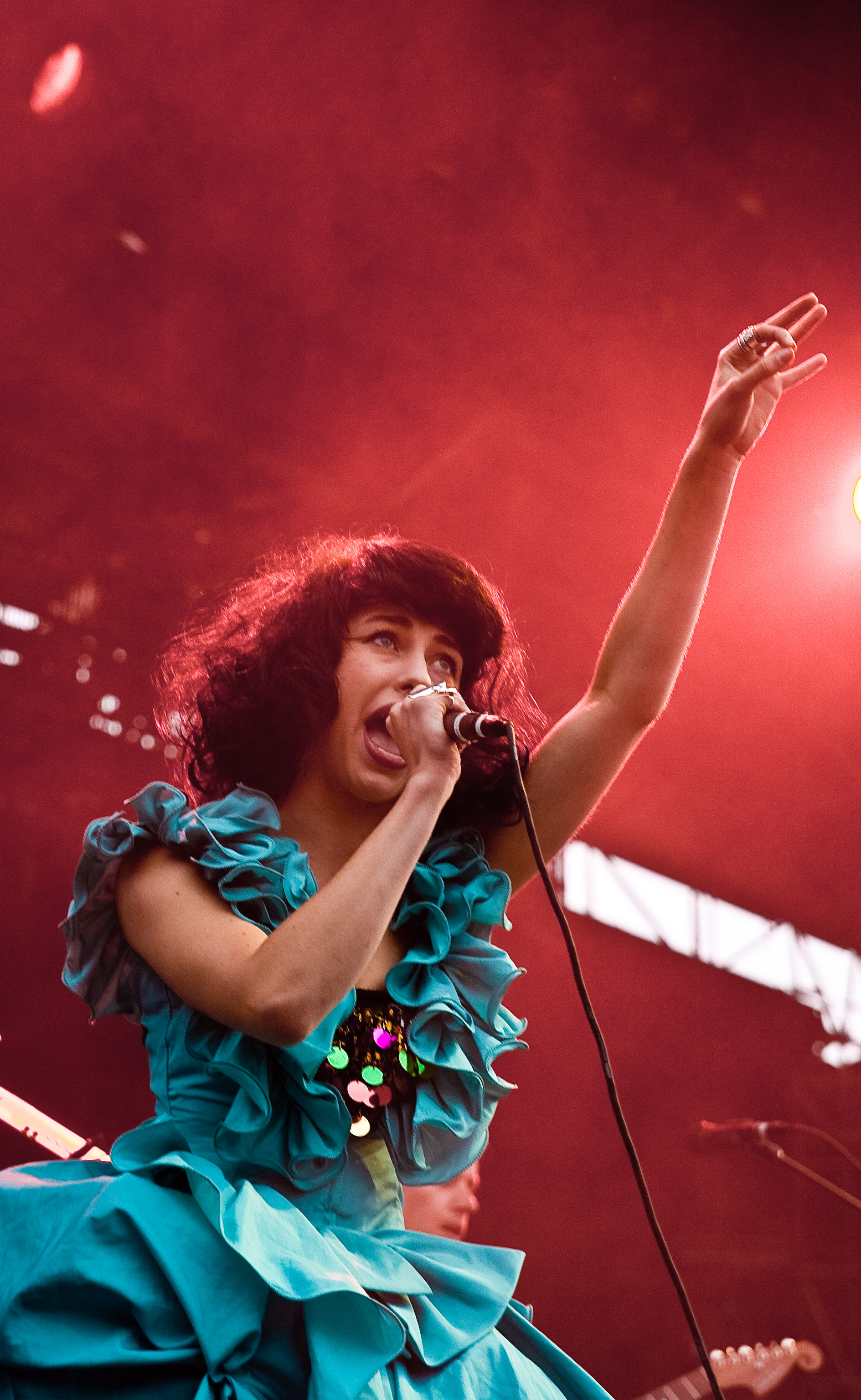 Autant de parapluies que d'énergie au spectacle de Foster the People au Canal Lachine