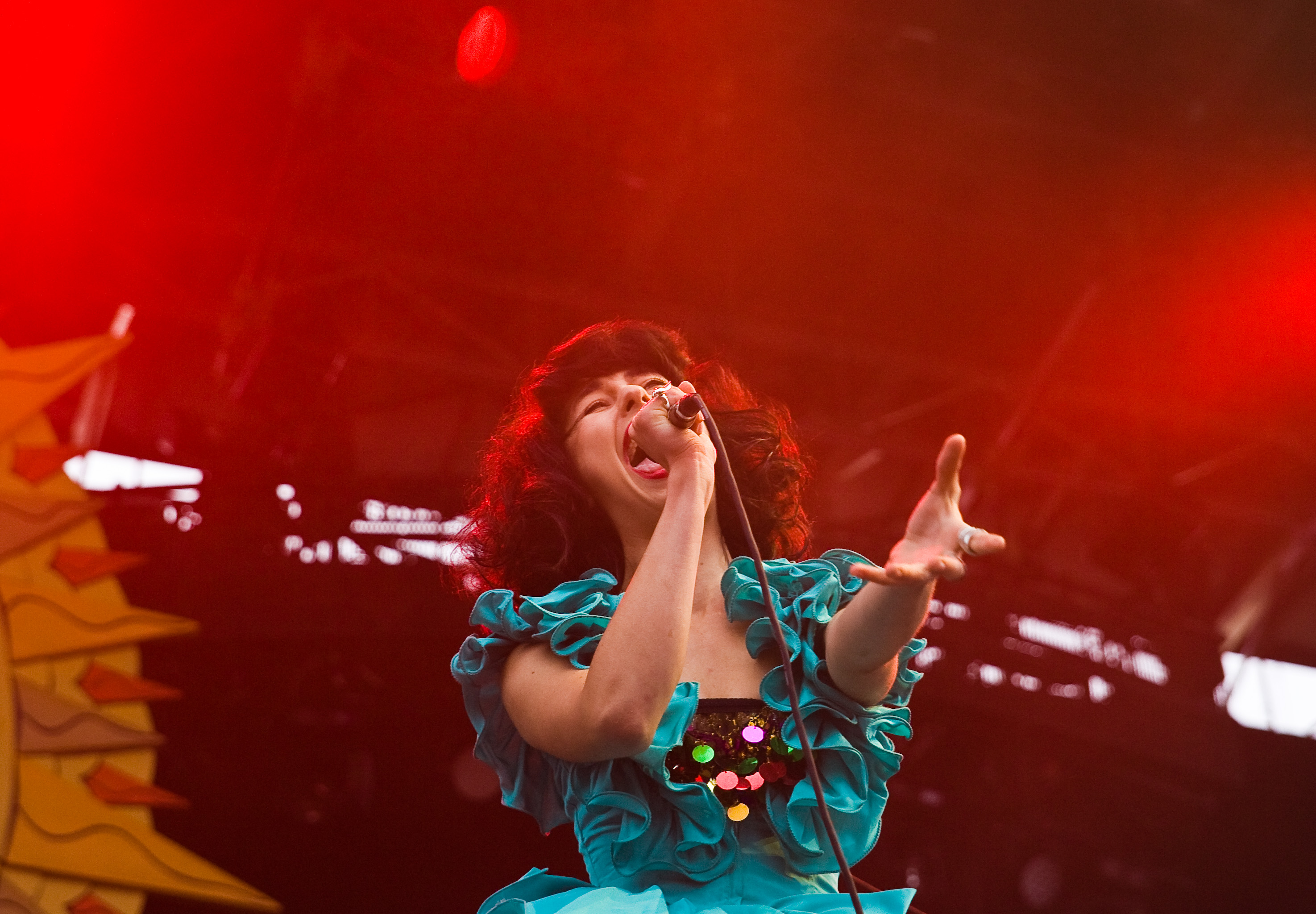 Autant de parapluies que d'énergie au spectacle de Foster the People au Canal Lachine