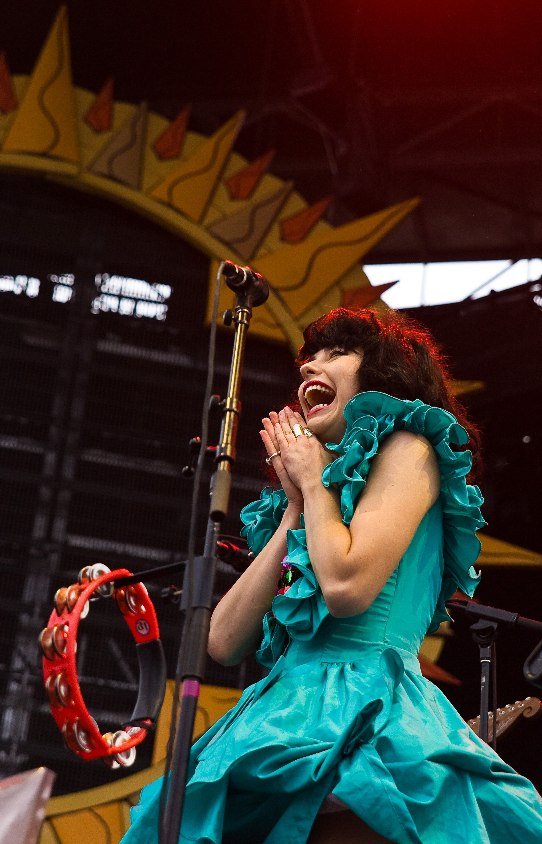 Autant de parapluies que d'énergie au spectacle de Foster the People au Canal Lachine