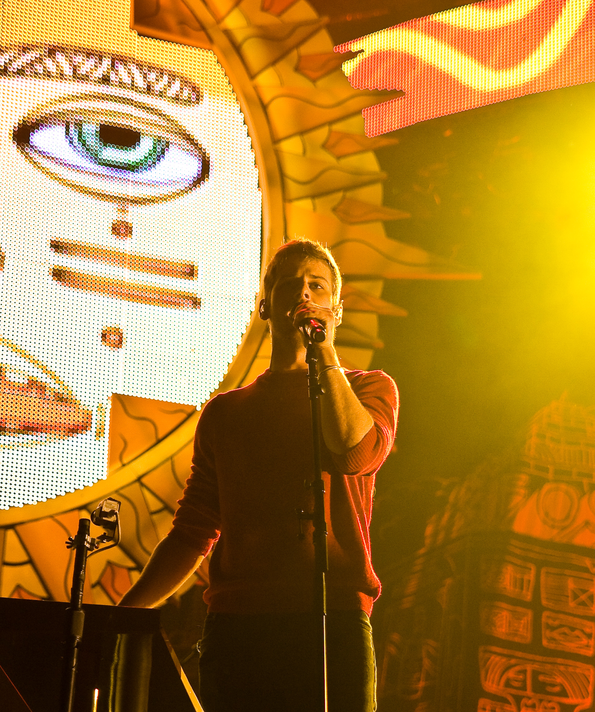Autant de parapluies que d'énergie au spectacle de Foster the People au Canal Lachine