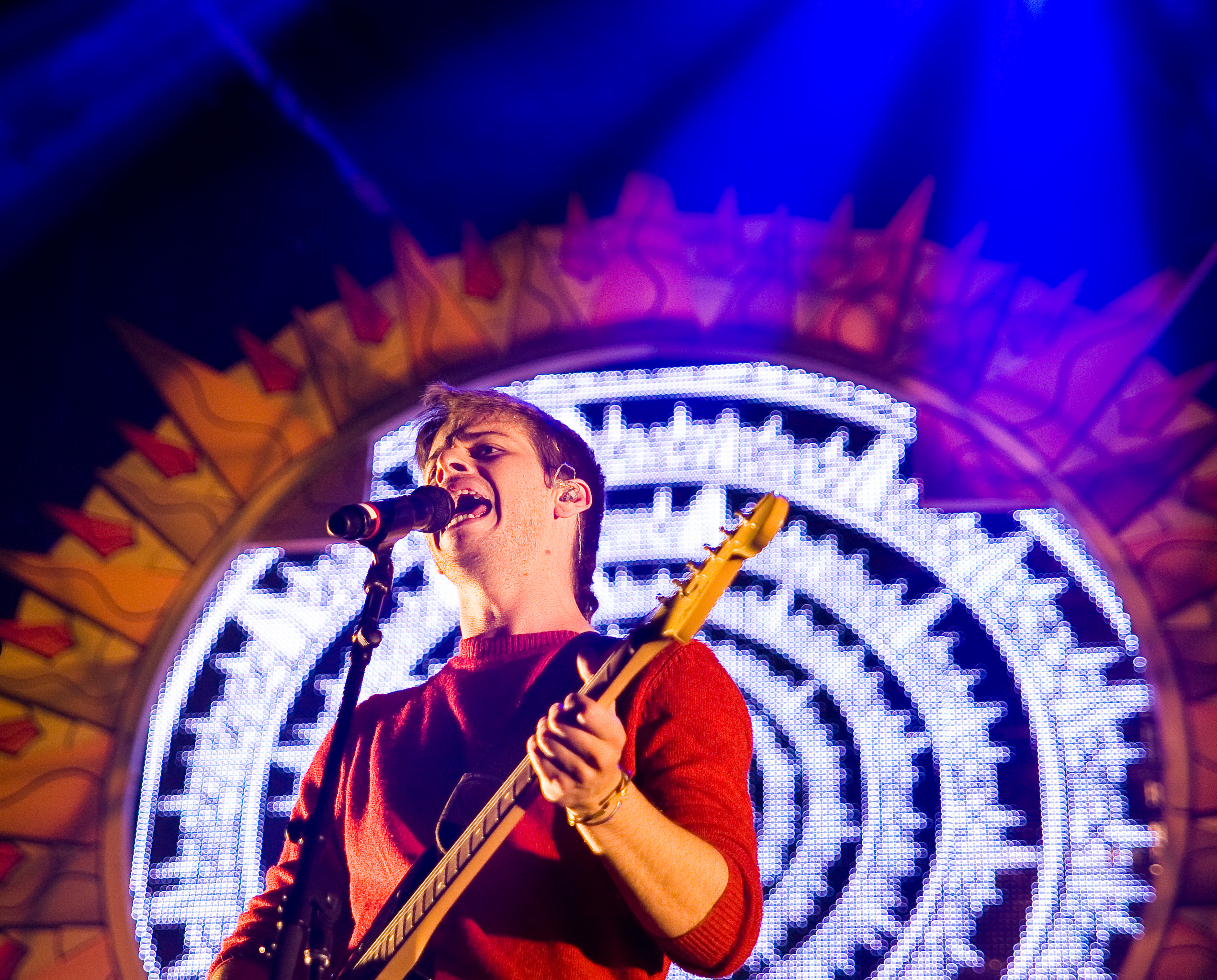 Autant de parapluies que d'énergie au spectacle de Foster the People au Canal Lachine