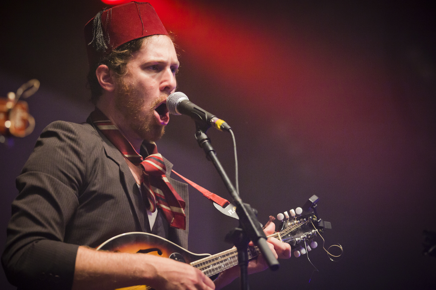 Canailles a défié les lois et a célébré un bal masqué dimanche soir aux Francos