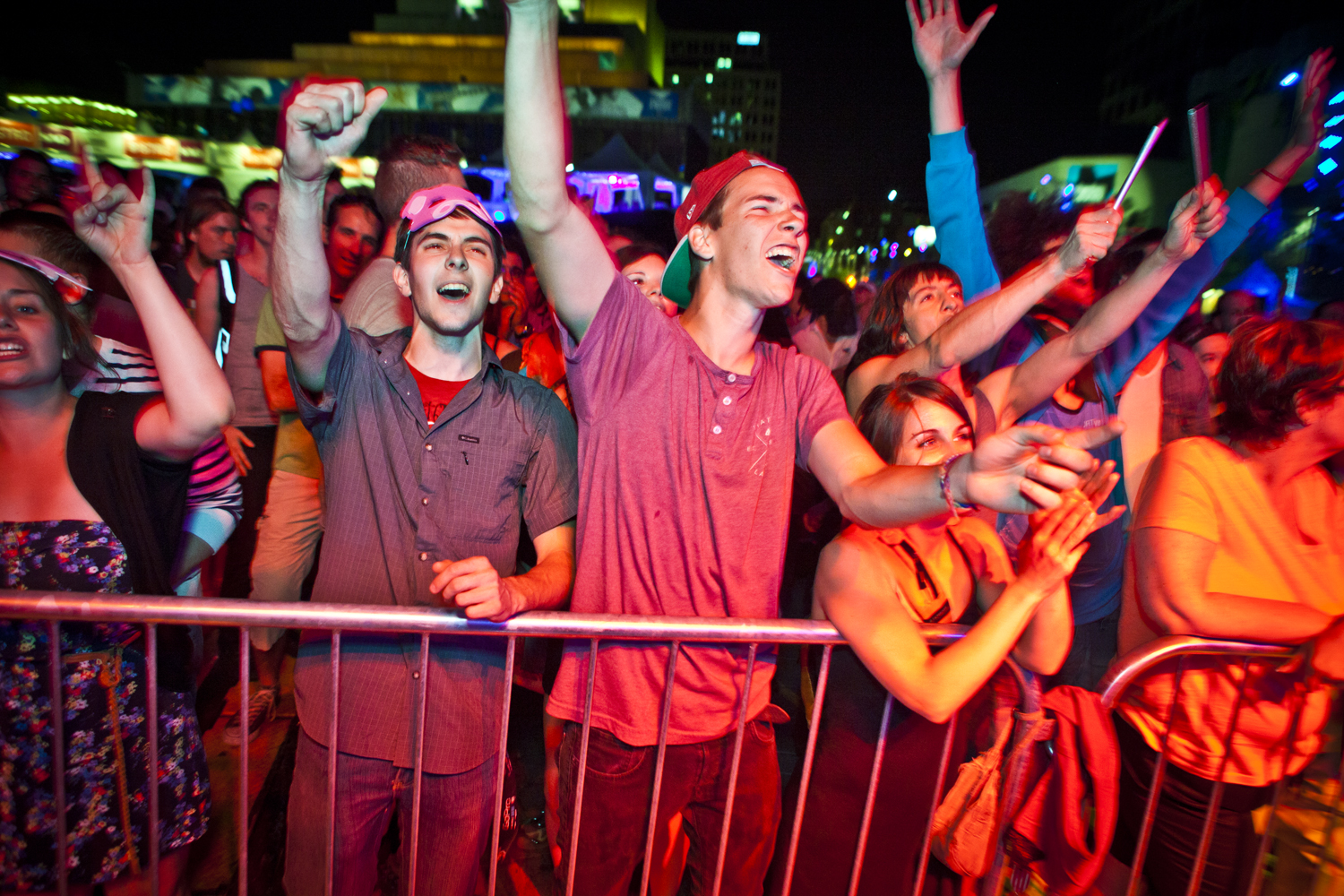 Canailles a défié les lois et a célébré un bal masqué dimanche soir aux Francos