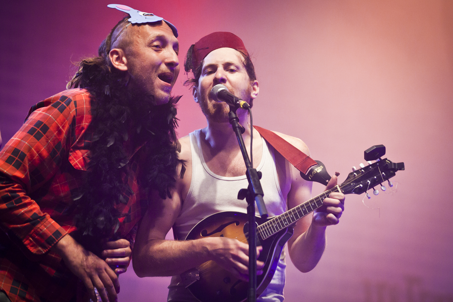 Canailles a défié les lois et a célébré un bal masqué dimanche soir aux Francos