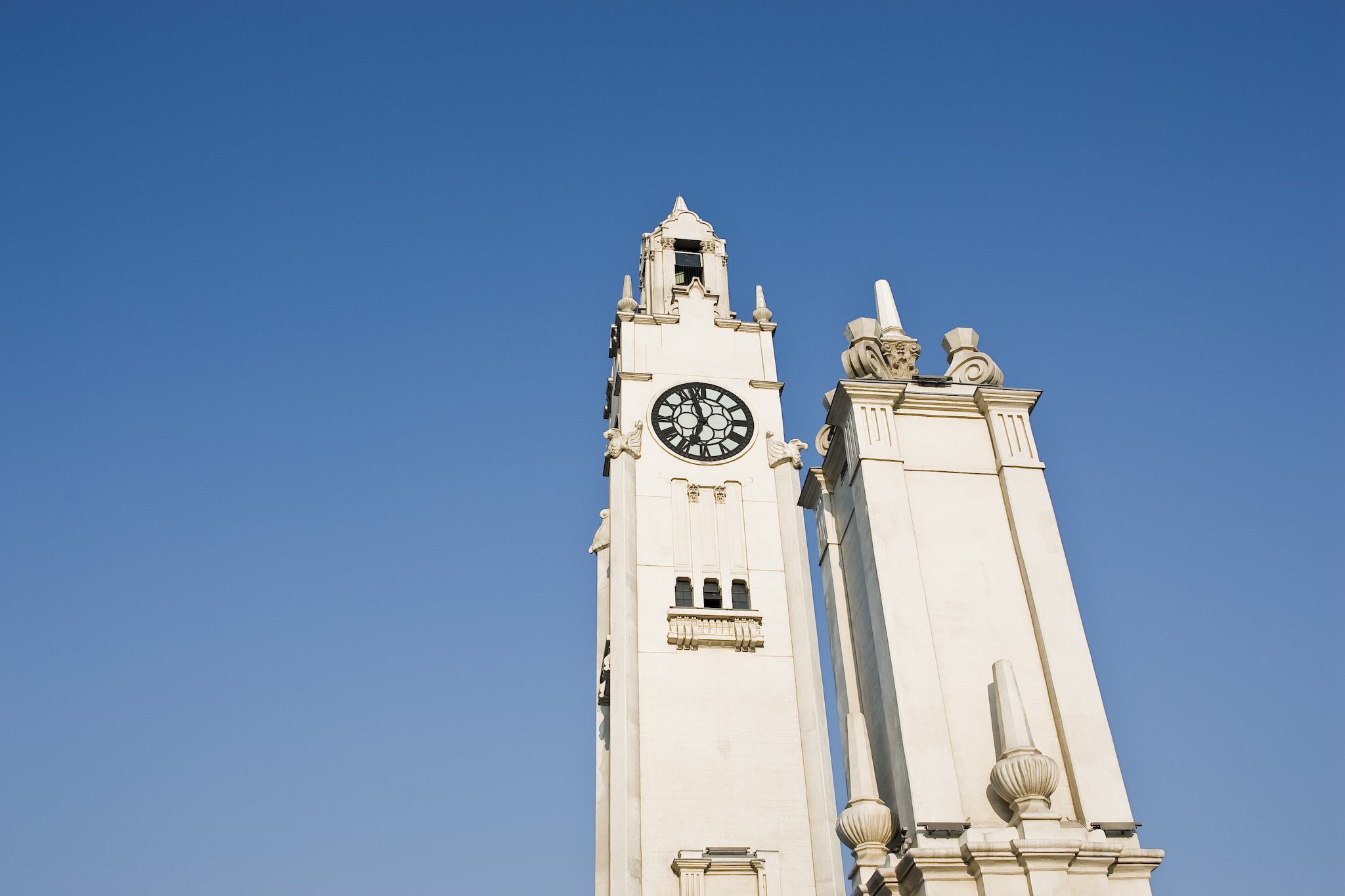 Chaude soirée pour le party du Solstice à la Plage de Horloge dans le Vieux-Port