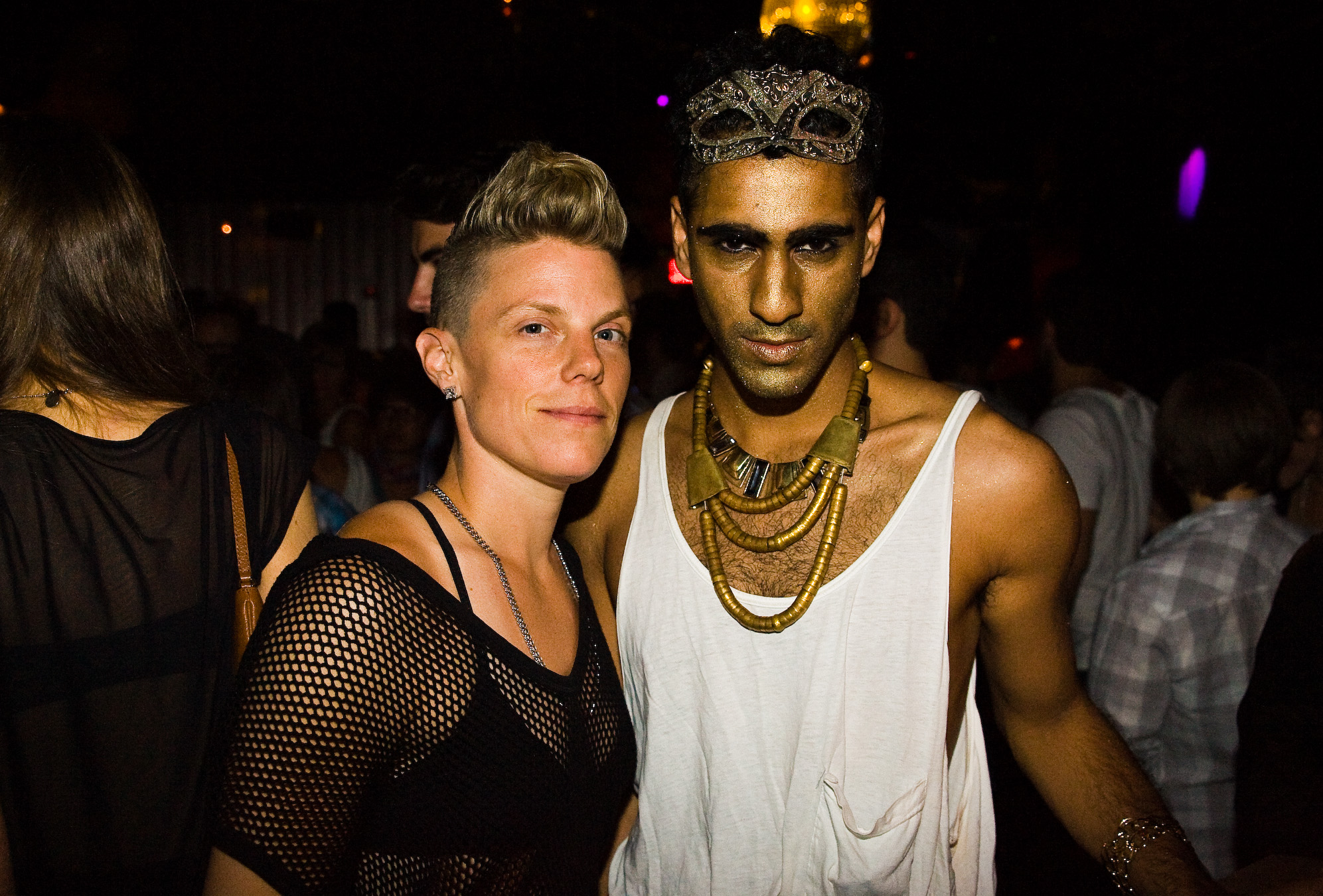 Le Royal Phoenix fête son 1er anniversaire avec de l'or et un gros gâteau