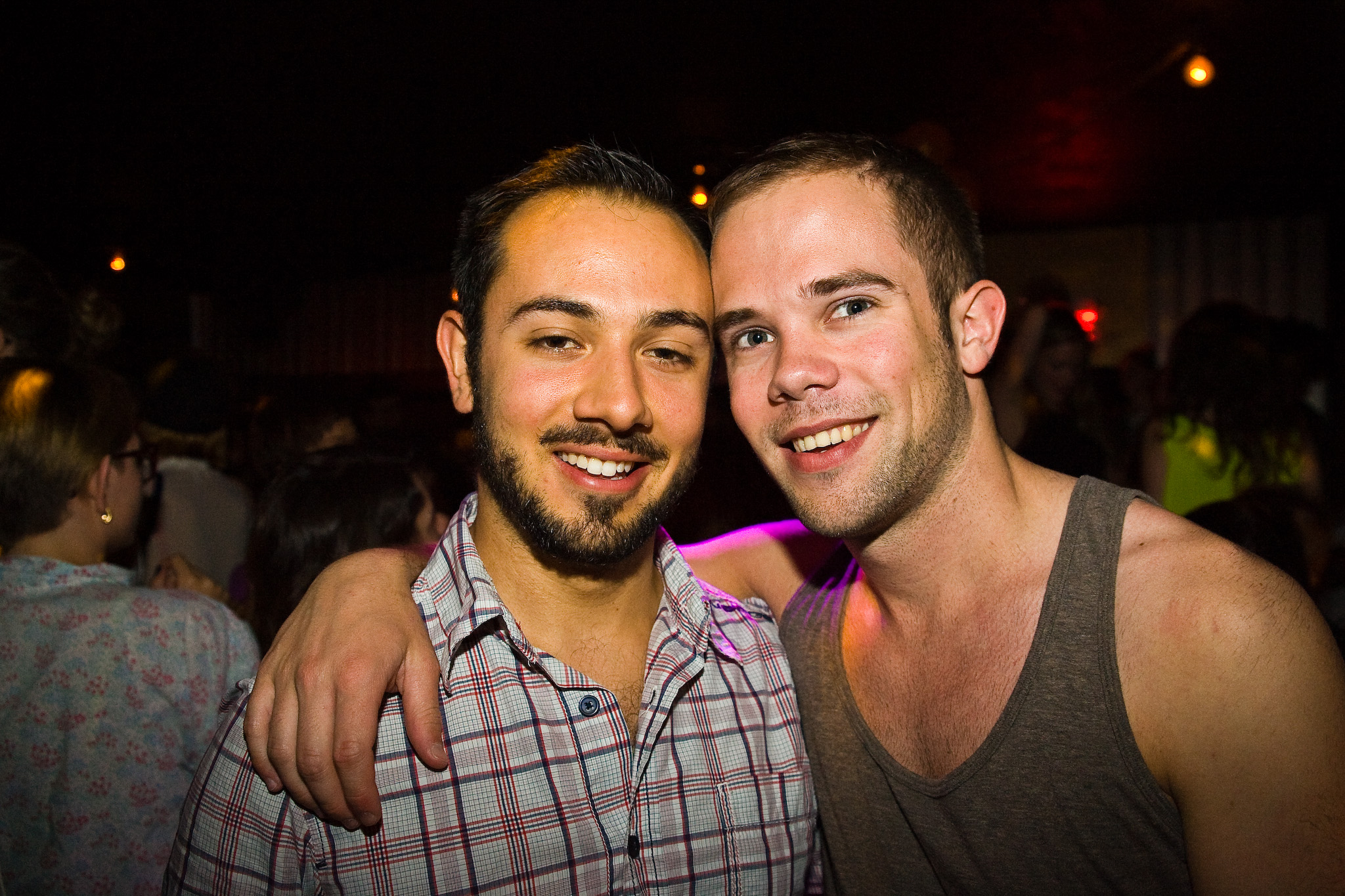 Le Royal Phoenix fête son 1er anniversaire avec de l'or et un gros gâteau