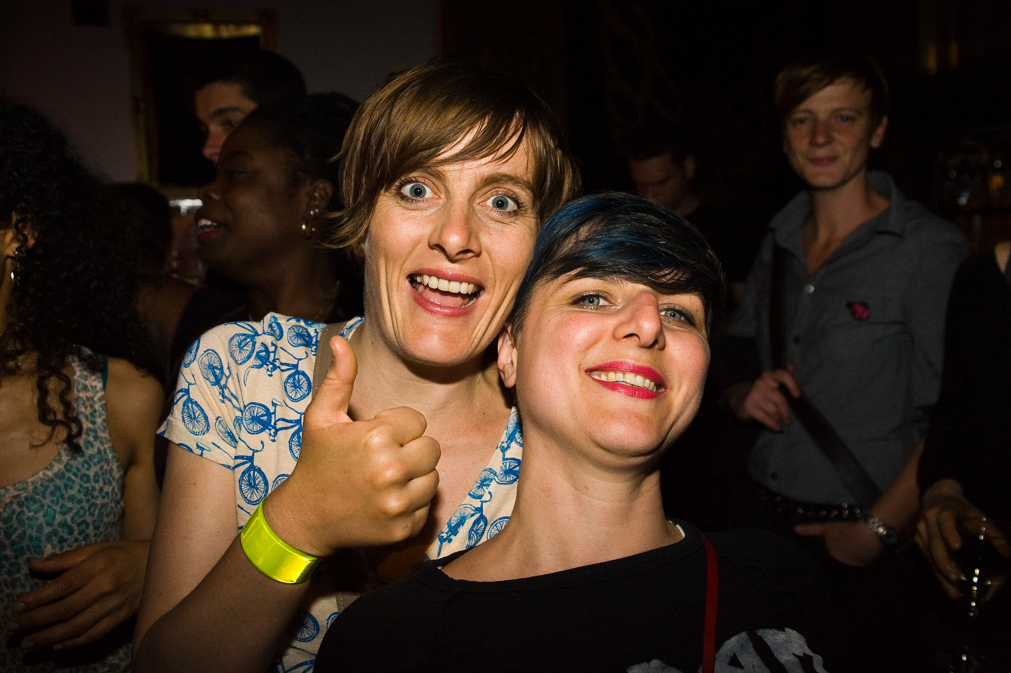 Le Royal Phoenix fête son 1er anniversaire avec de l'or et un gros gâteau