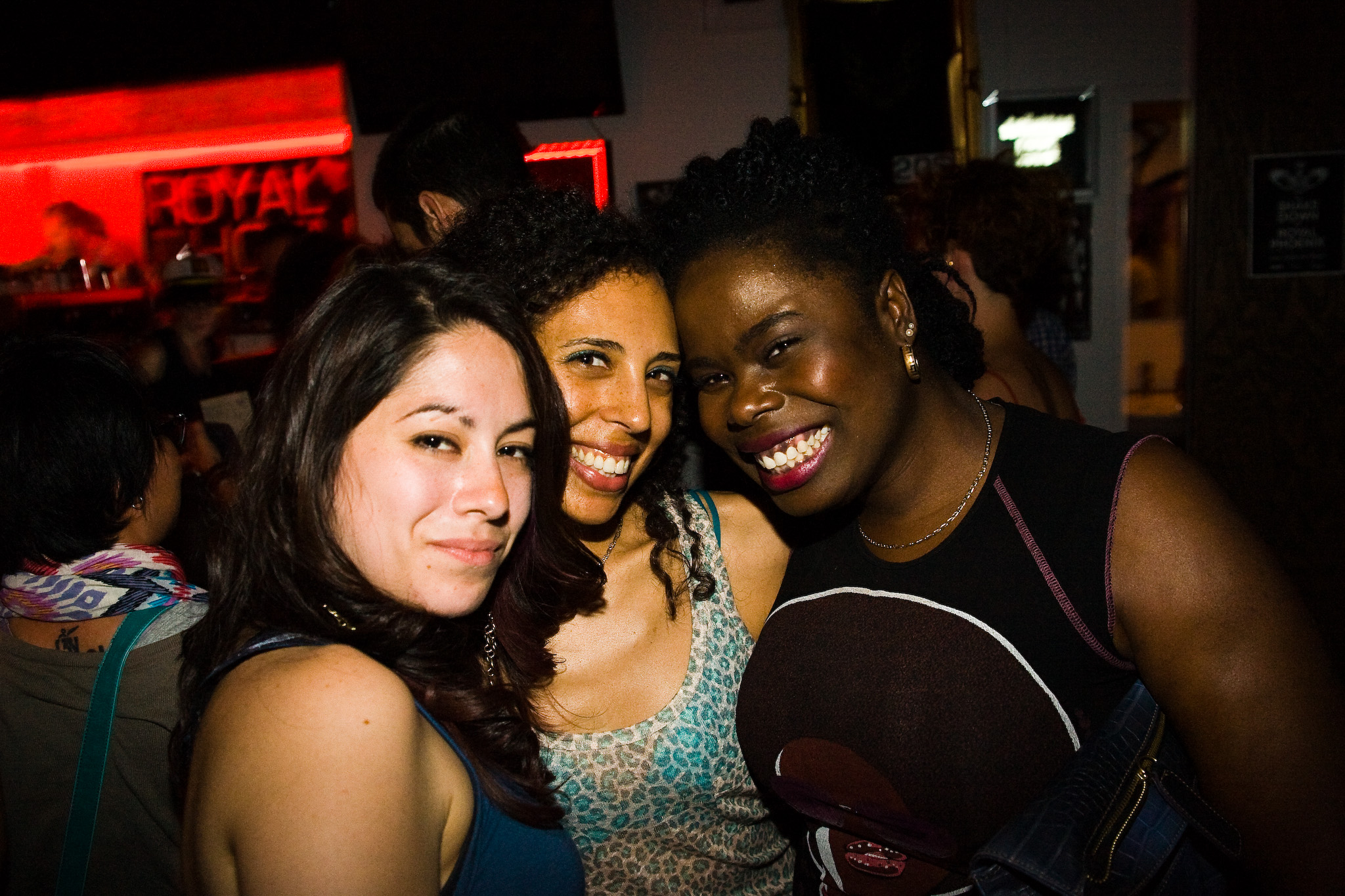 Le Royal Phoenix fête son 1er anniversaire avec de l'or et un gros gâteau