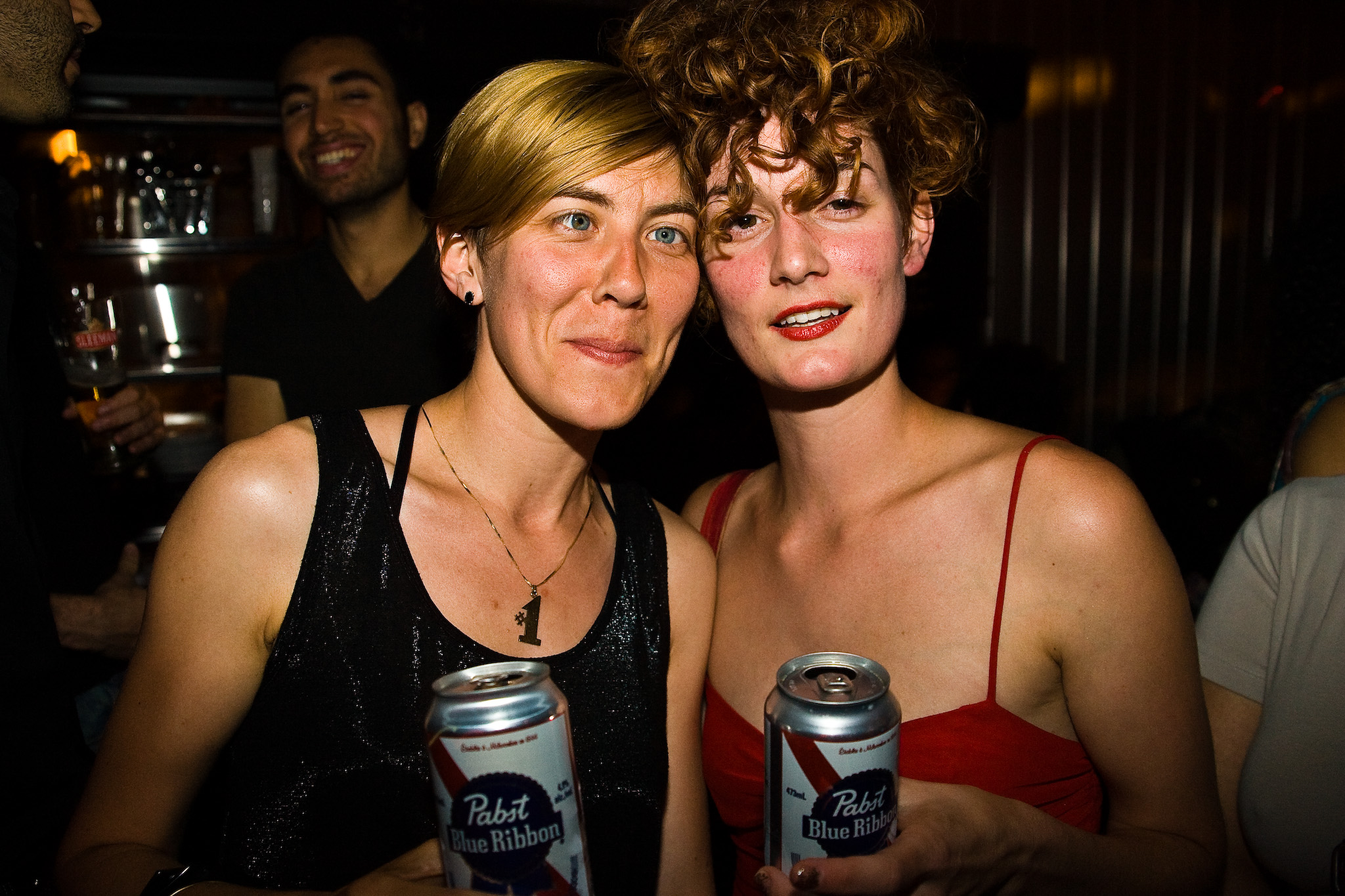 Le Royal Phoenix fête son 1er anniversaire avec de l'or et un gros gâteau