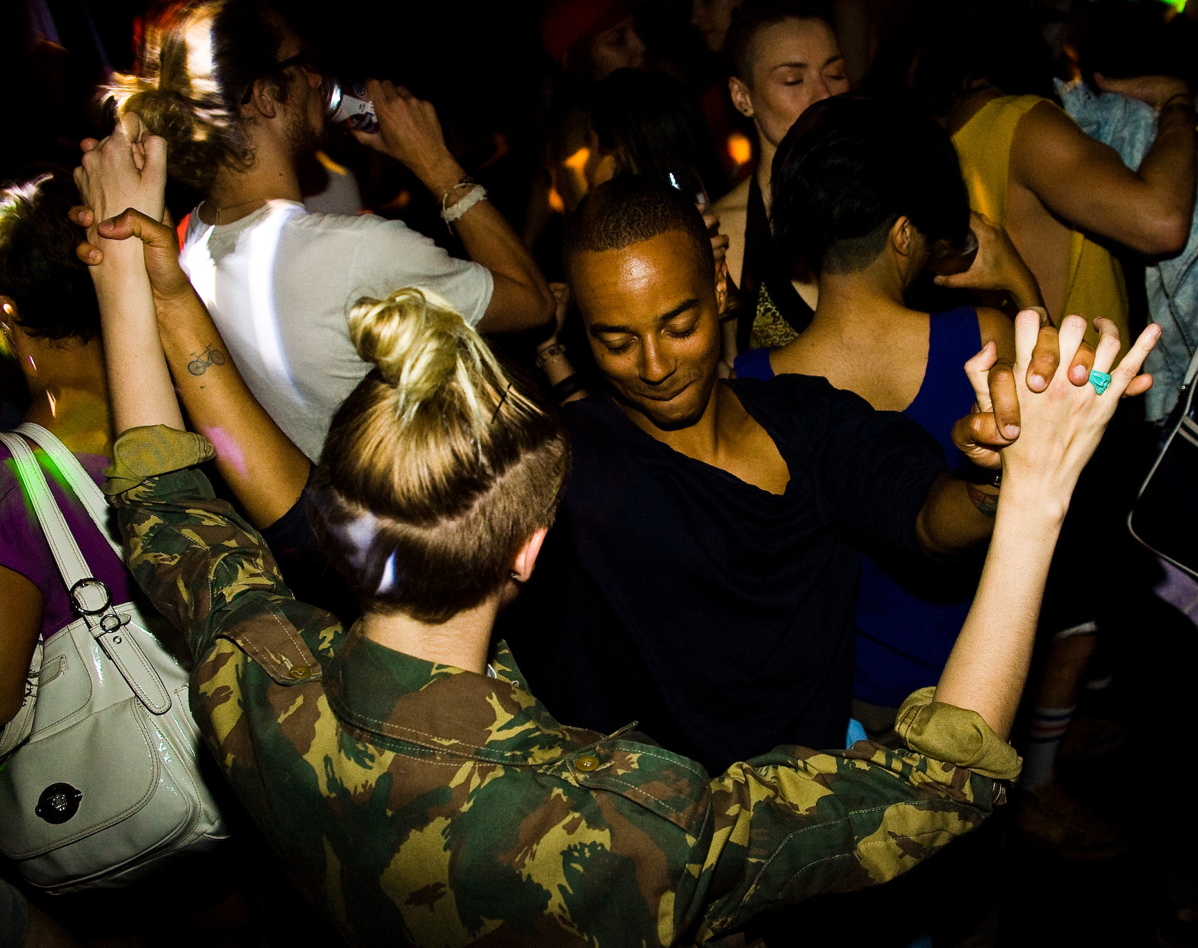 Le Royal Phoenix fête son 1er anniversaire avec de l'or et un gros gâteau