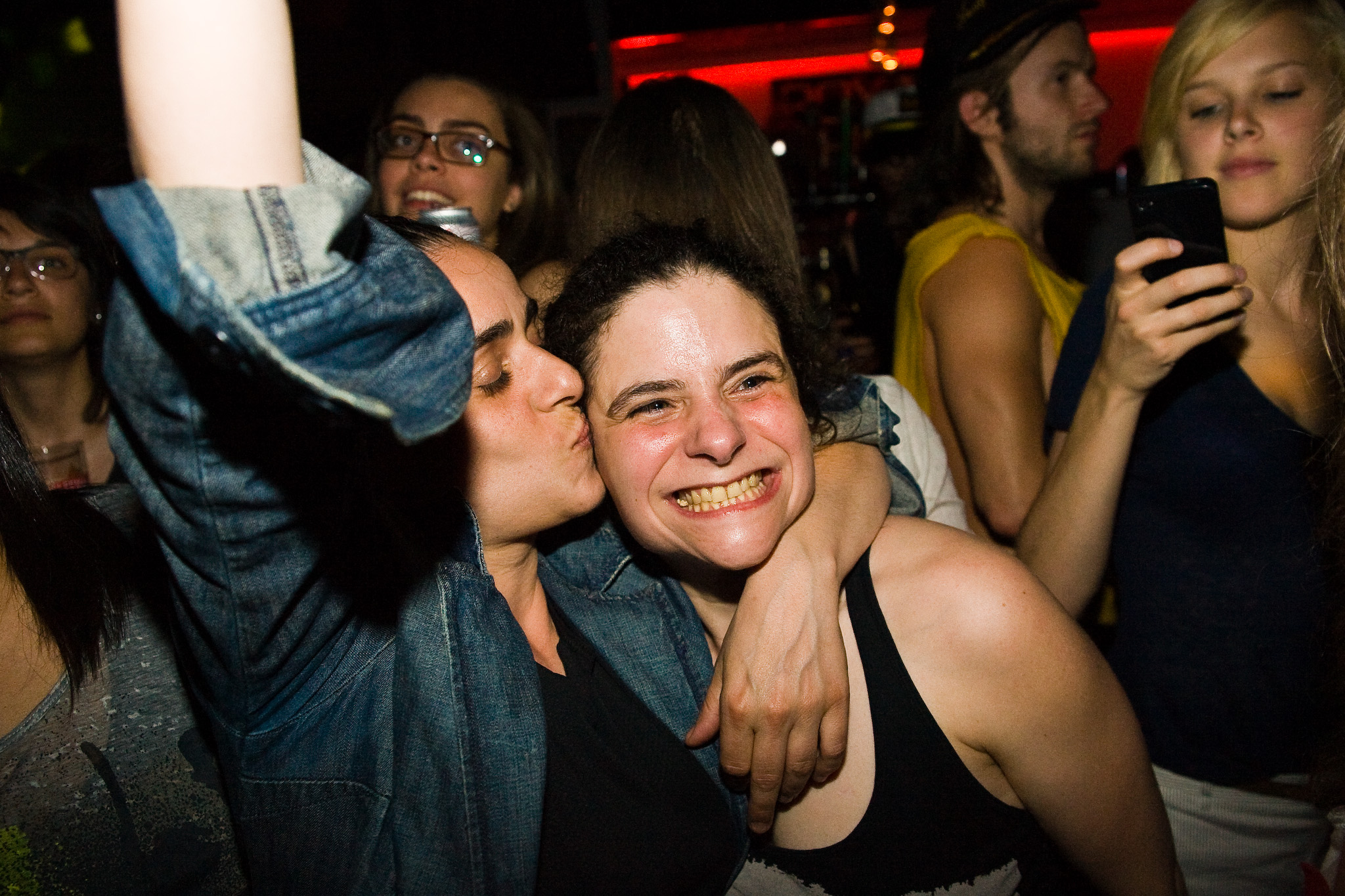 Le Royal Phoenix fête son 1er anniversaire avec de l'or et un gros gâteau