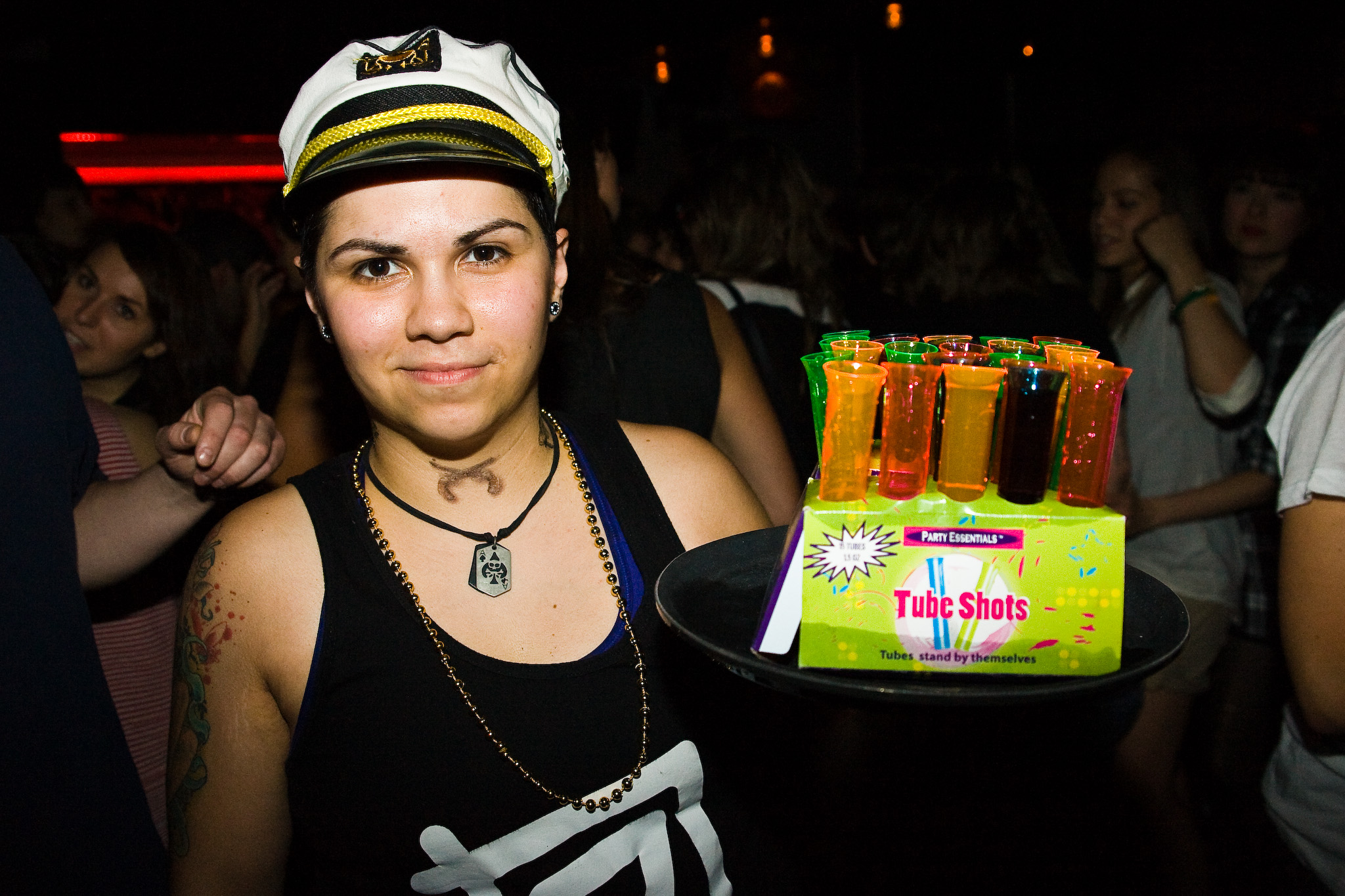 Le Royal Phoenix fête son 1er anniversaire avec de l'or et un gros gâteau