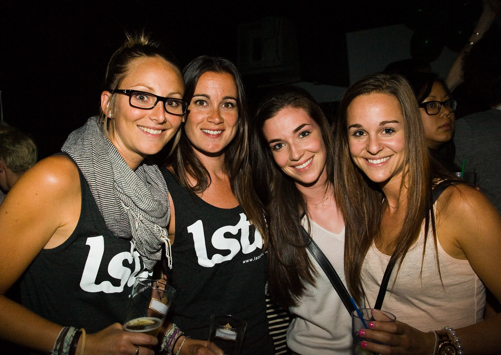 Le Royal Phoenix fête son 1er anniversaire avec de l'or et un gros gâteau