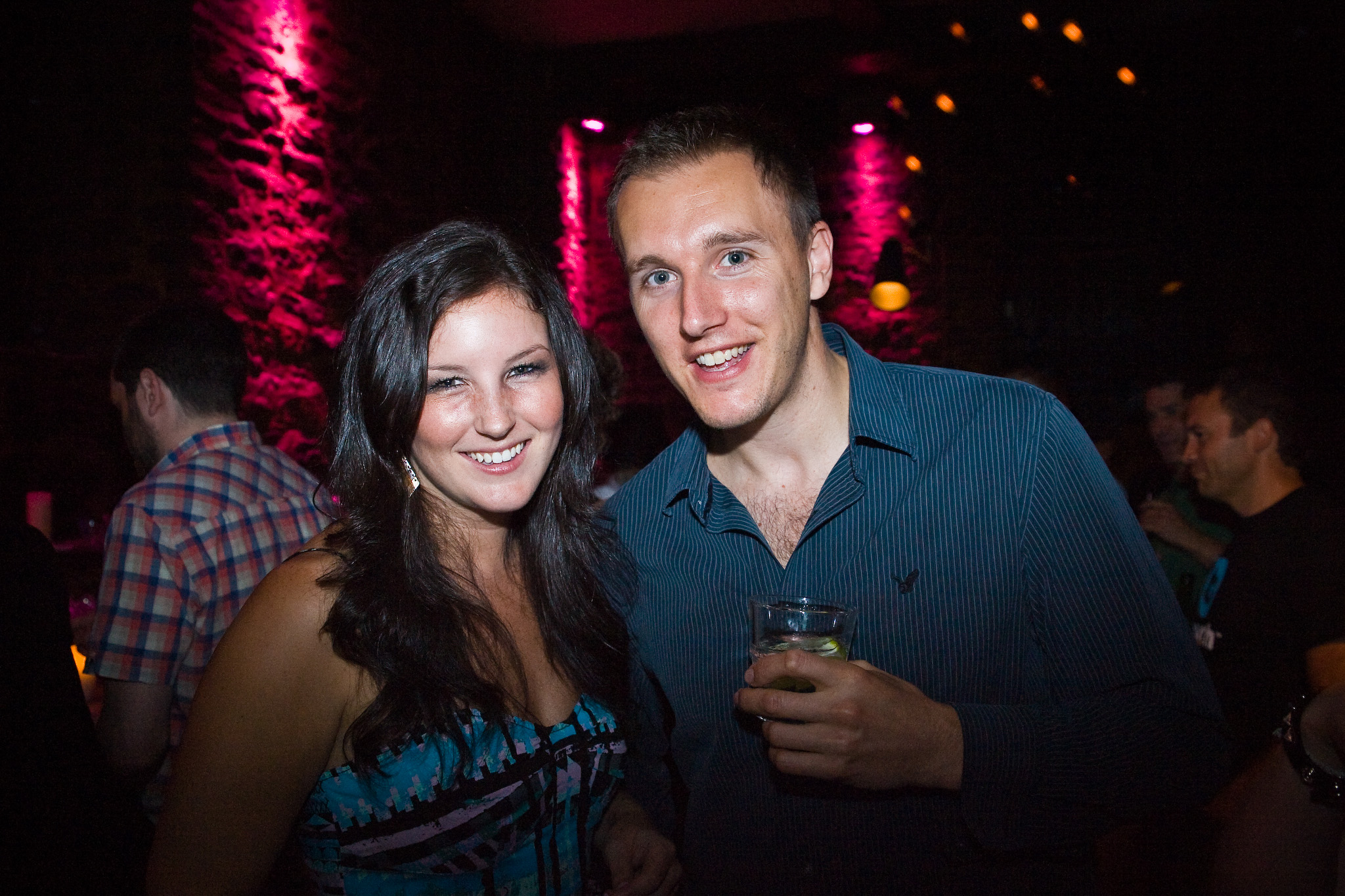 À l'Auberge St-Gabriel, on lance le nouveau wavo avec des beaux geeks et des bulles