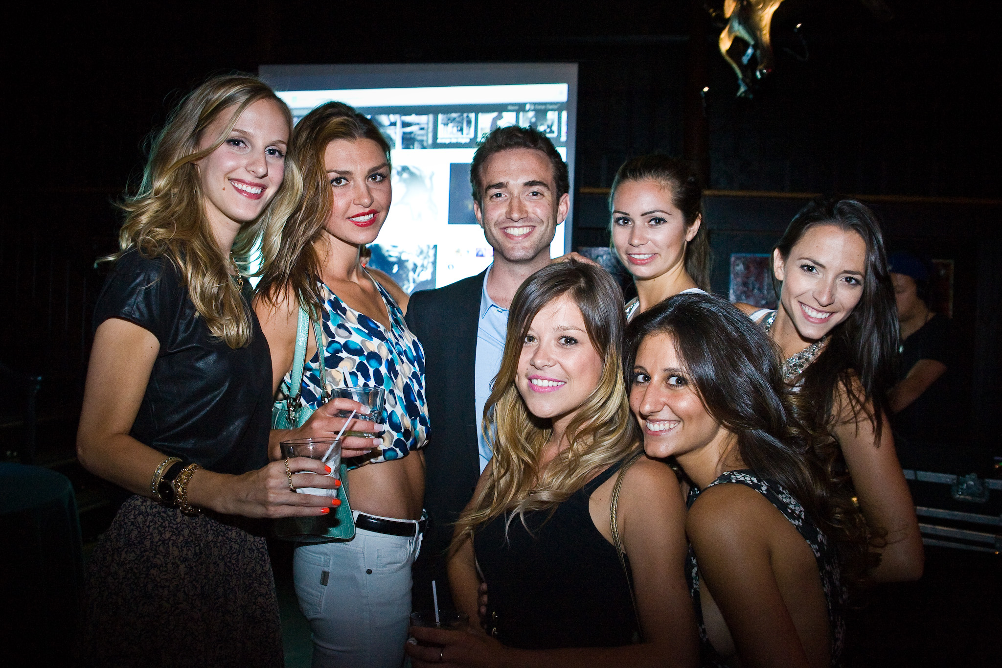 À l'Auberge St-Gabriel, on lance le nouveau wavo avec des beaux geeks et des bulles