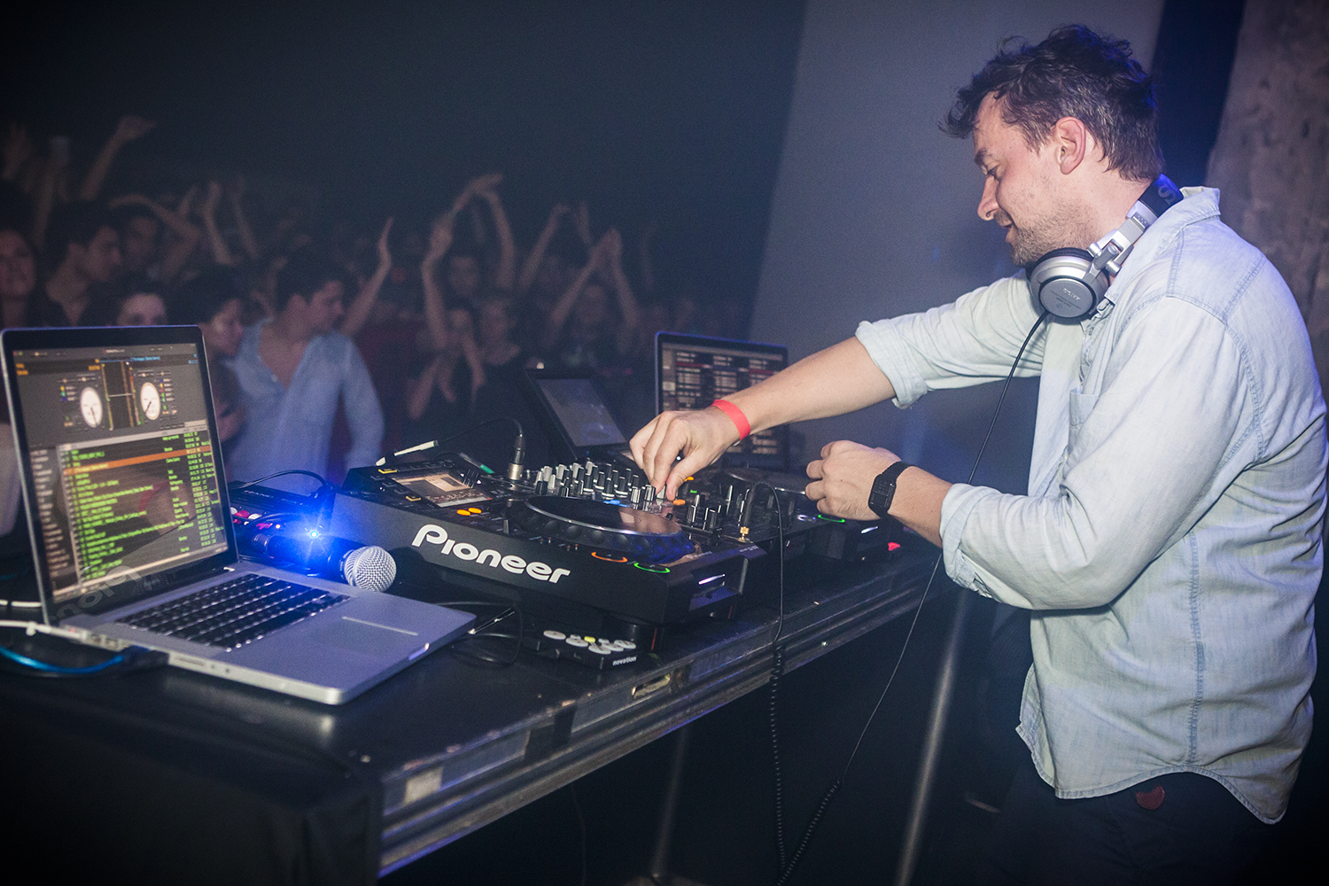 Bonobo a fait danser la SAT samedi: bras dans les airs et beaucoup de câlins!