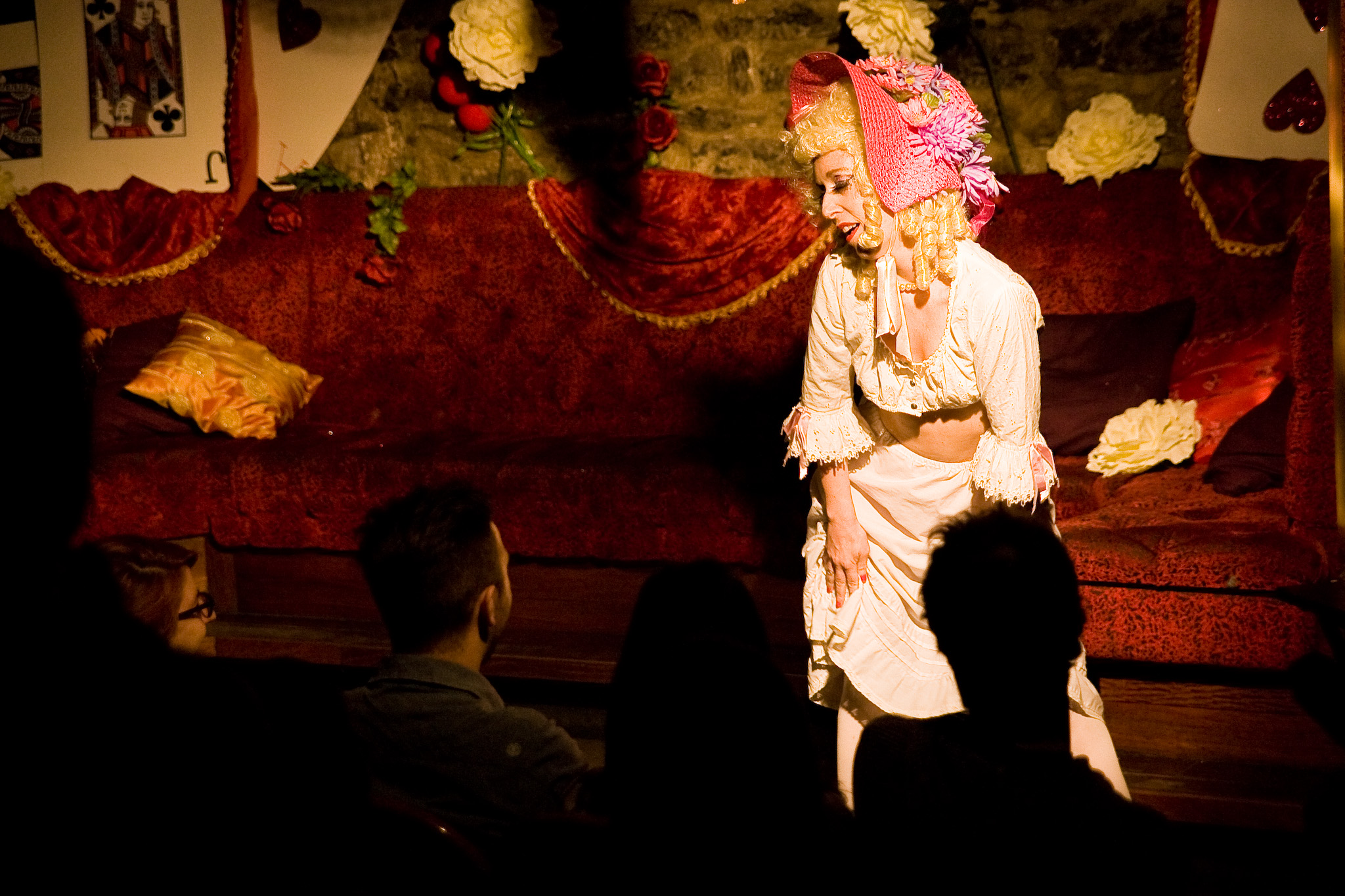 Speakeasy Burlesque à l'Abreuvoir donne une soirée coquine et torride