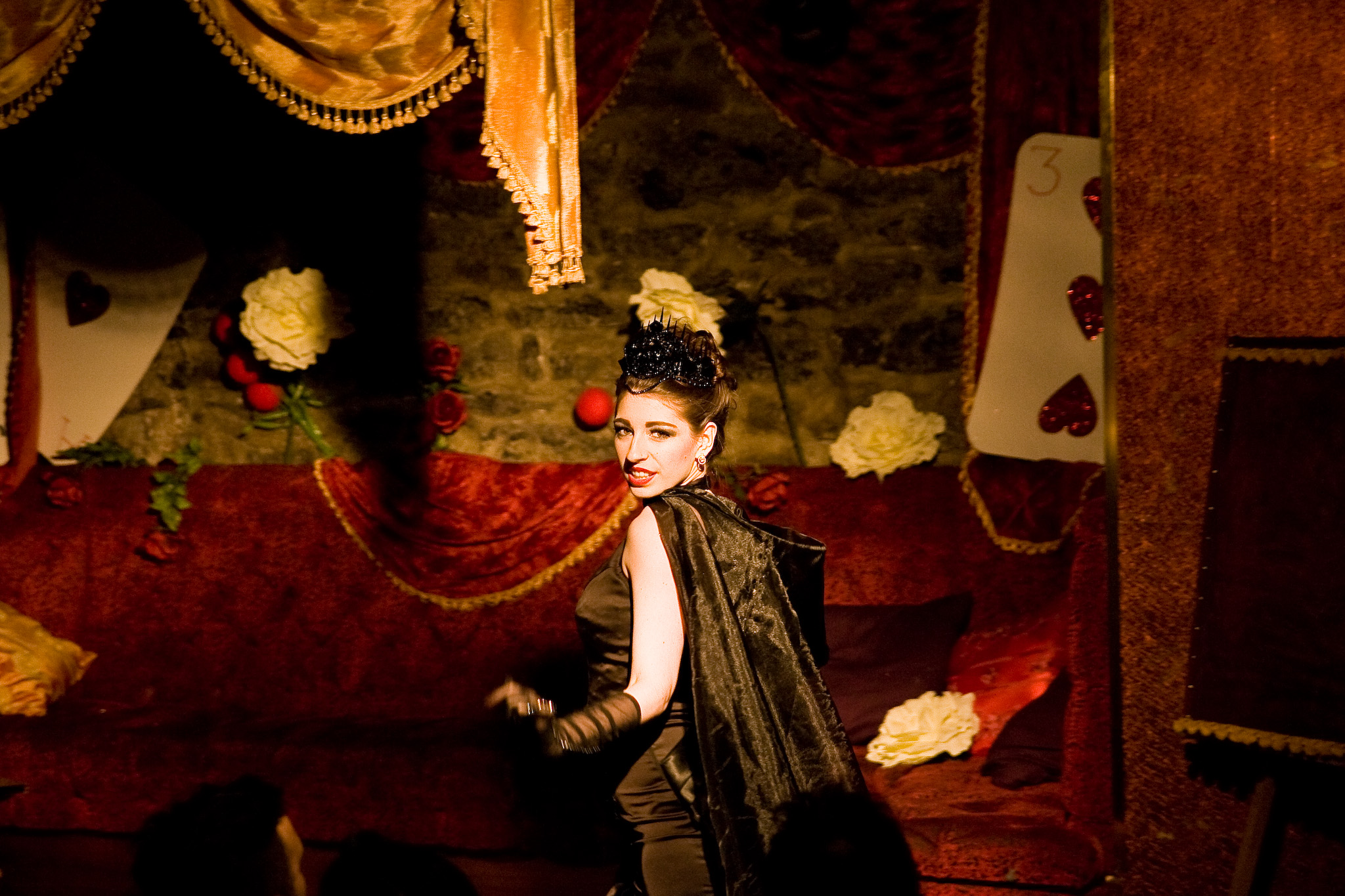 Speakeasy Burlesque à l'Abreuvoir donne une soirée coquine et torride