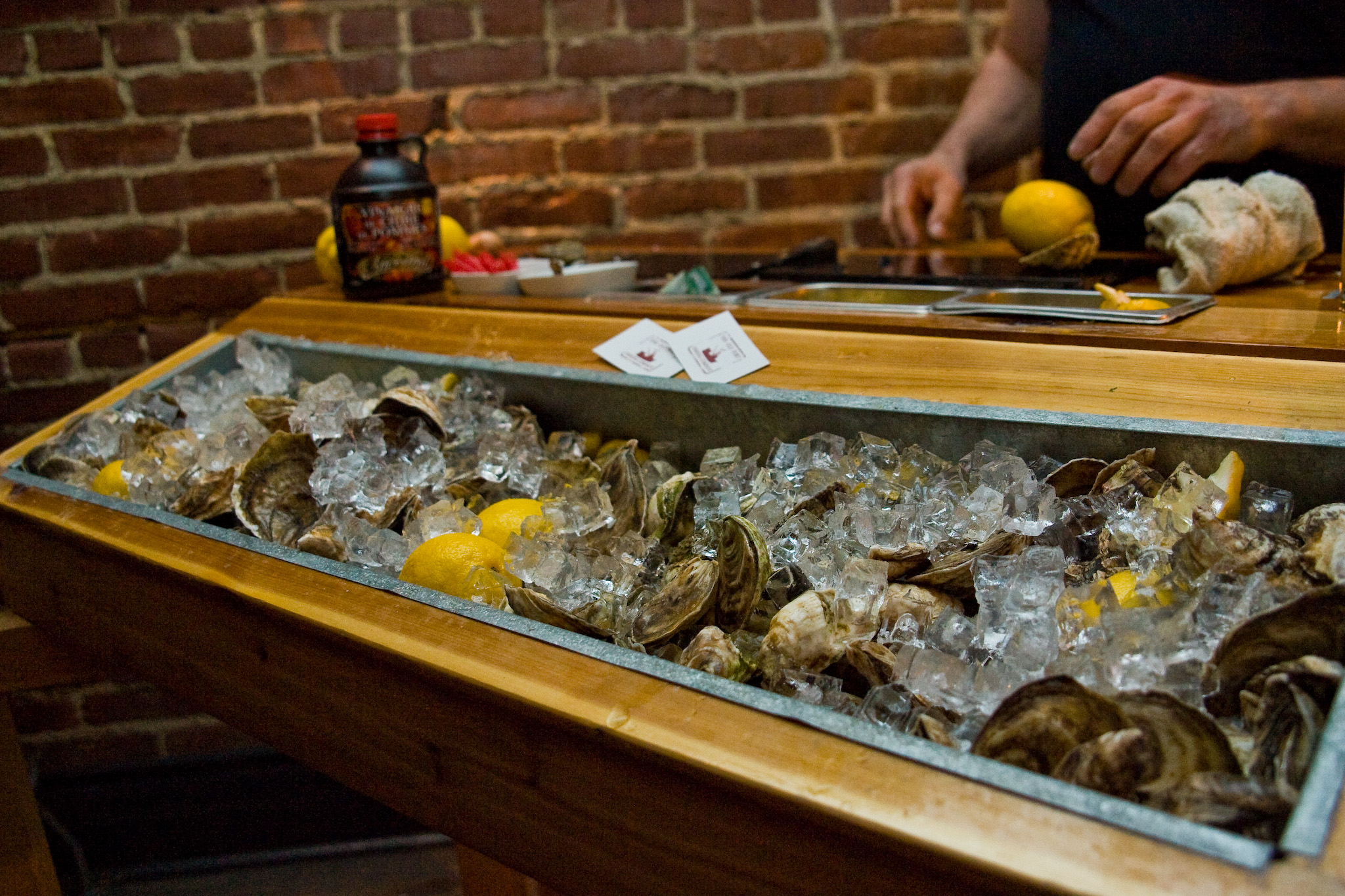 Huîtres et DJ à la Drinkerie pour le lancement de la nouvelle websérie The Main Eats Out