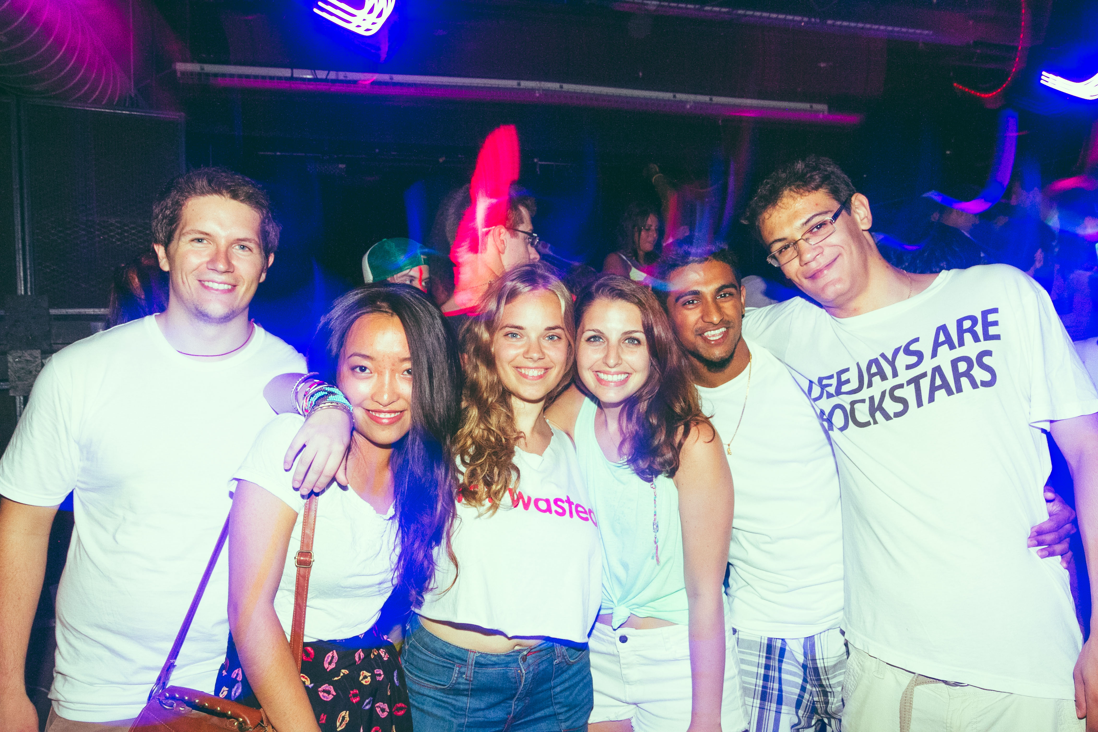 Drink! le Glow Party Yo! de MTL Blog ou comment manger les seins de Madame