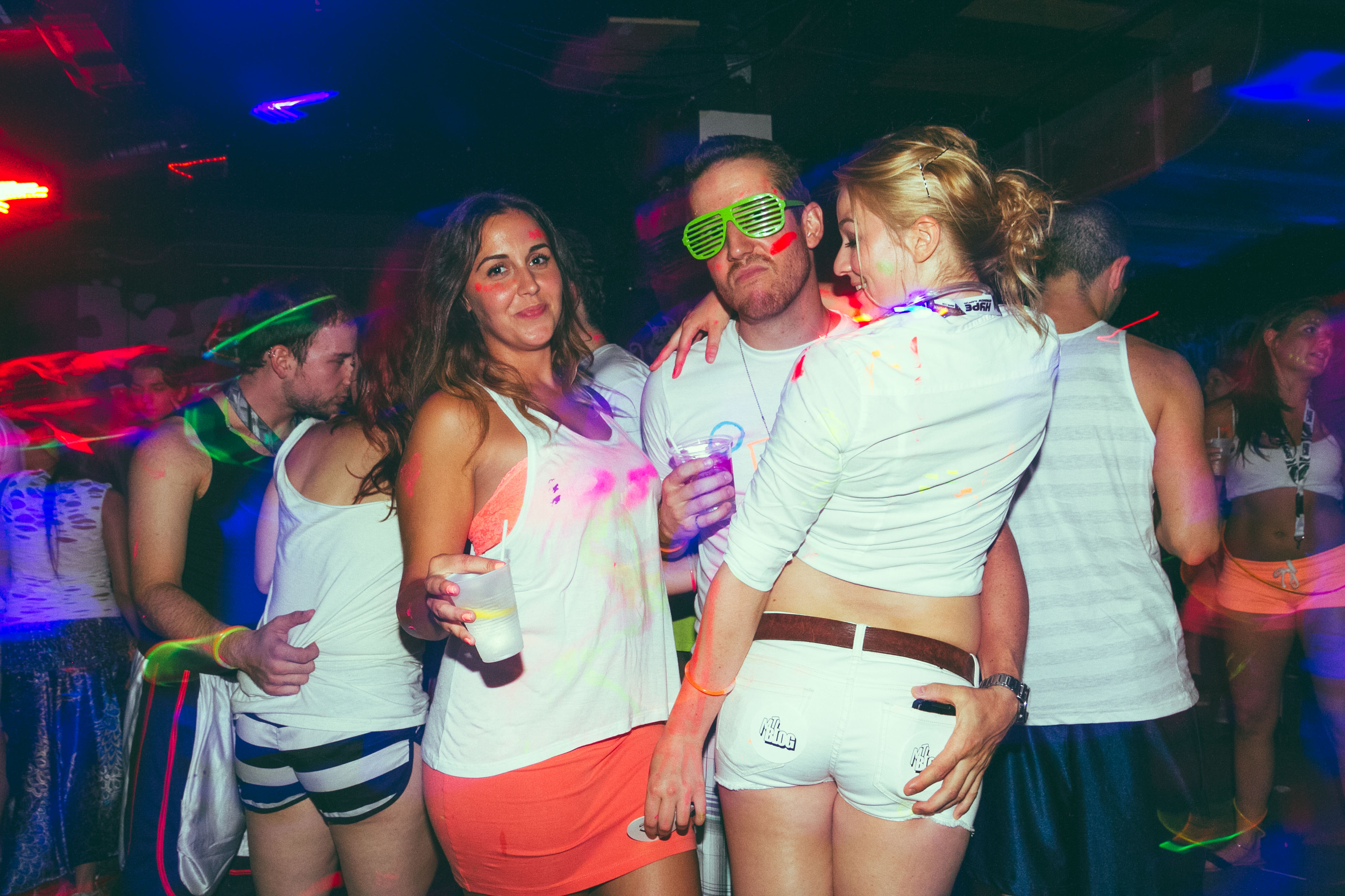 Drink! le Glow Party Yo! de MTL Blog ou comment manger les seins de Madame