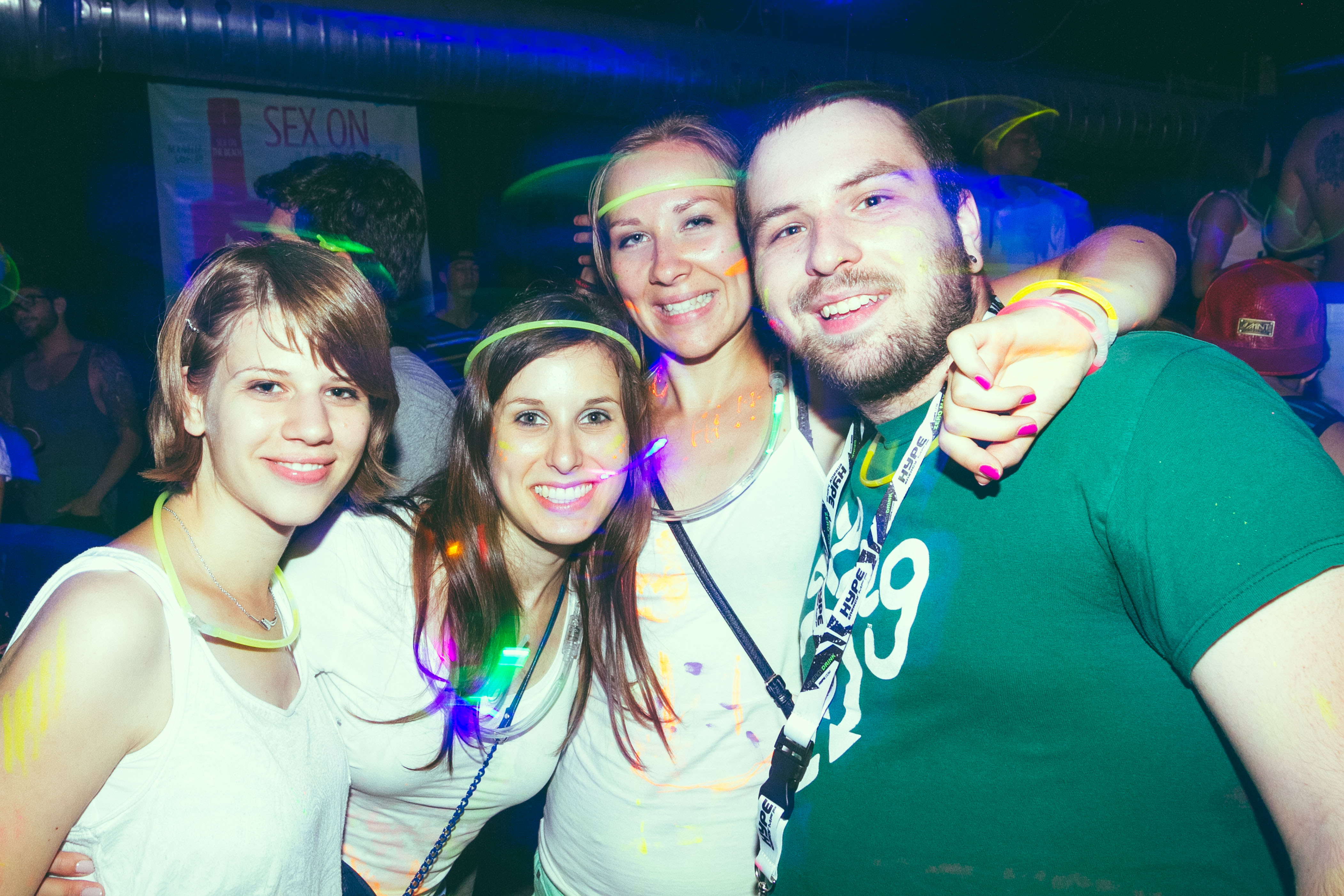 Drink! le Glow Party Yo! de MTL Blog ou comment manger les seins de Madame