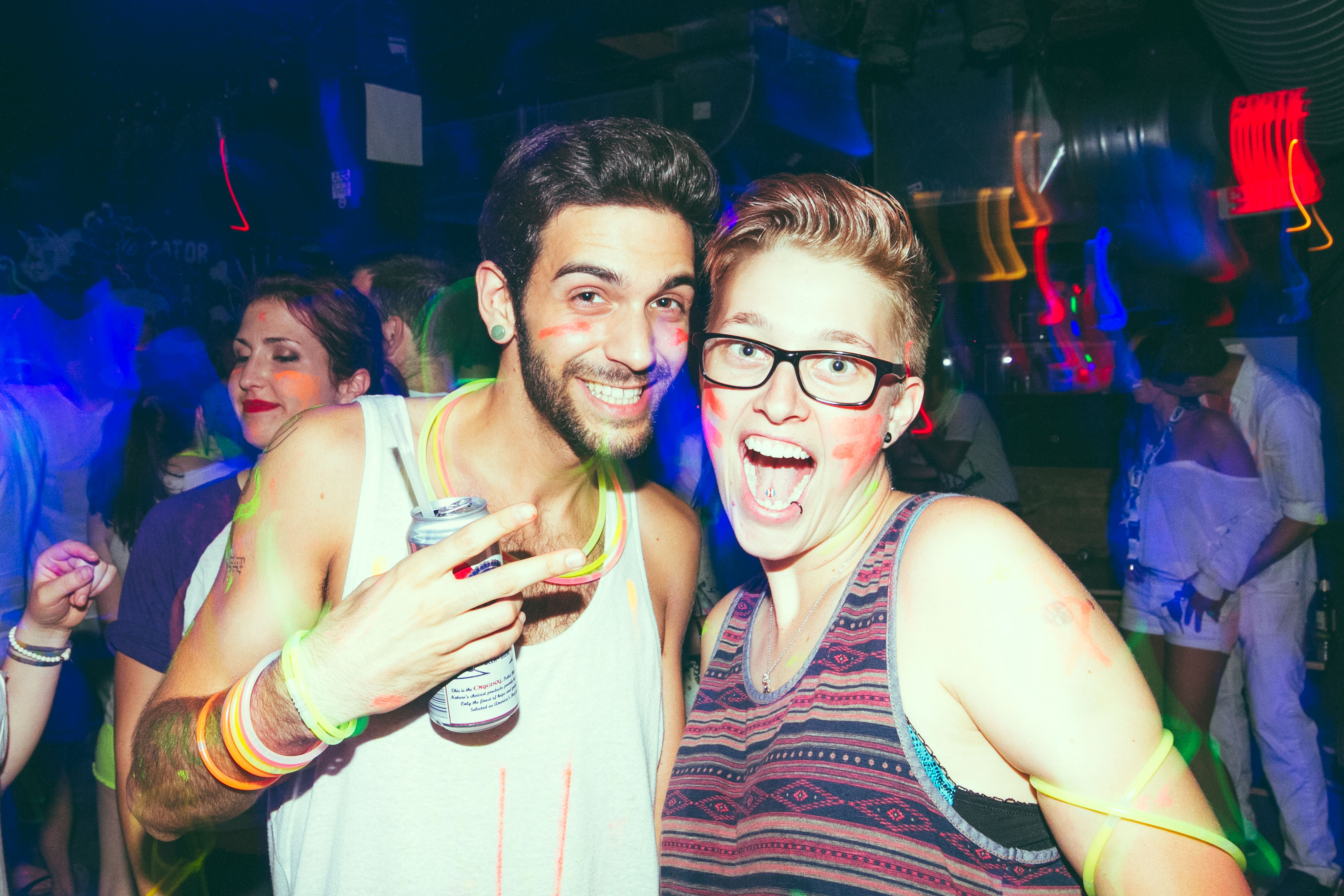 Drink! le Glow Party Yo! de MTL Blog ou comment manger les seins de Madame