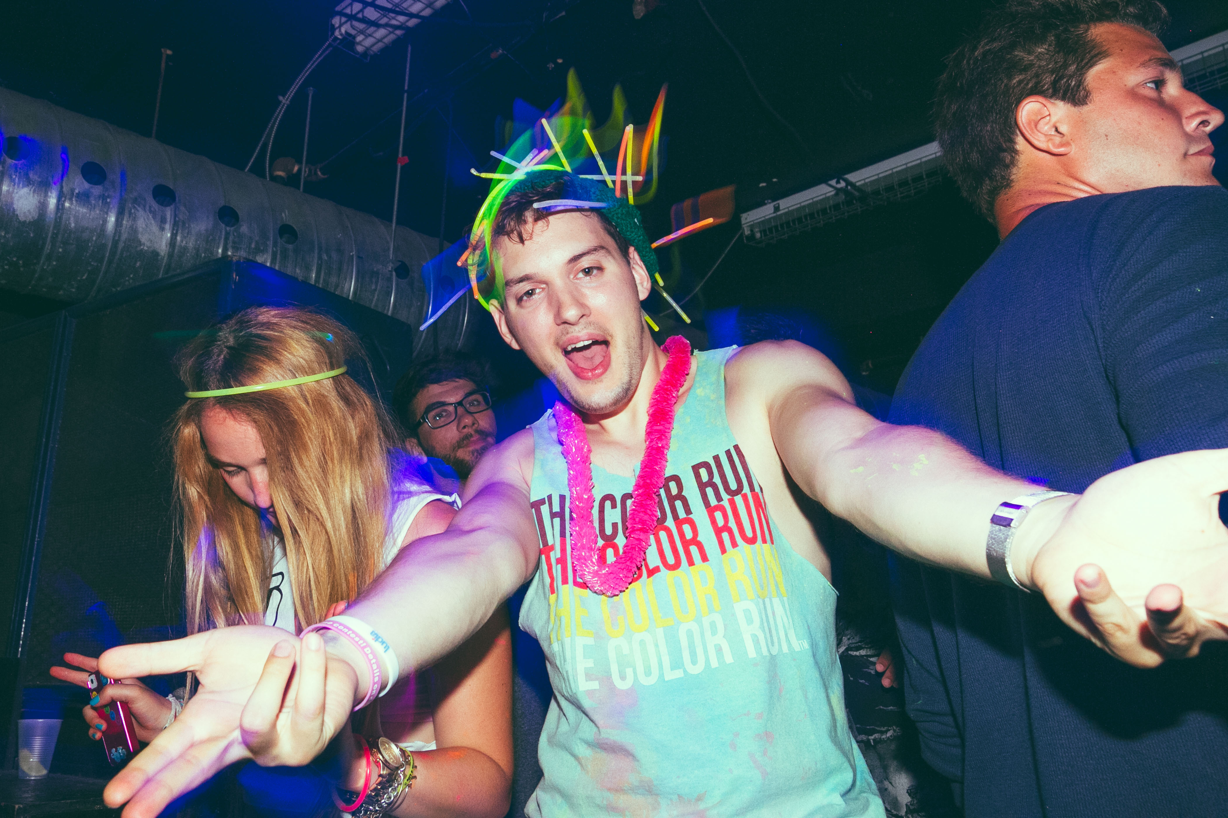 Drink! le Glow Party Yo! de MTL Blog ou comment manger les seins de Madame