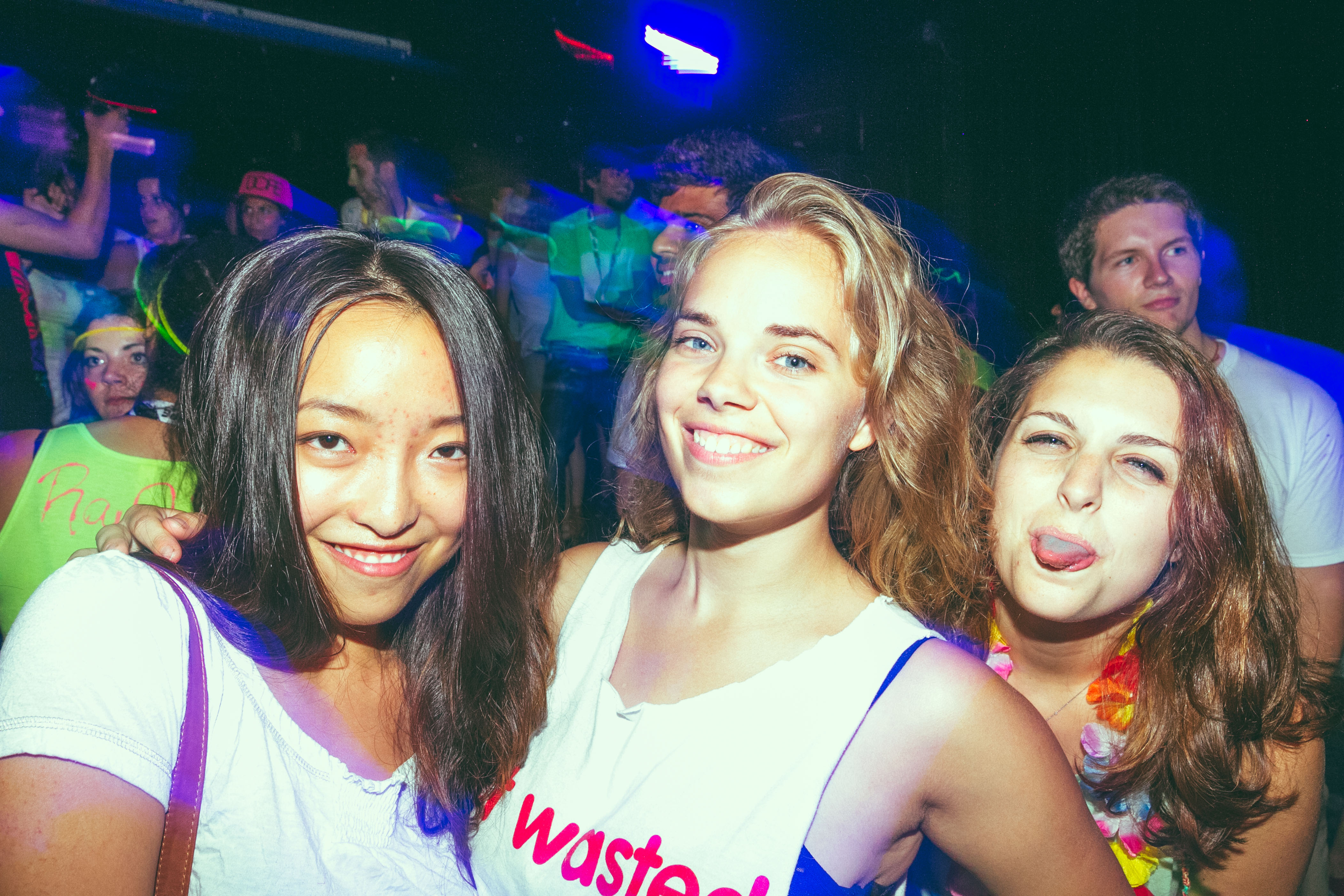 Drink! le Glow Party Yo! de MTL Blog ou comment manger les seins de Madame