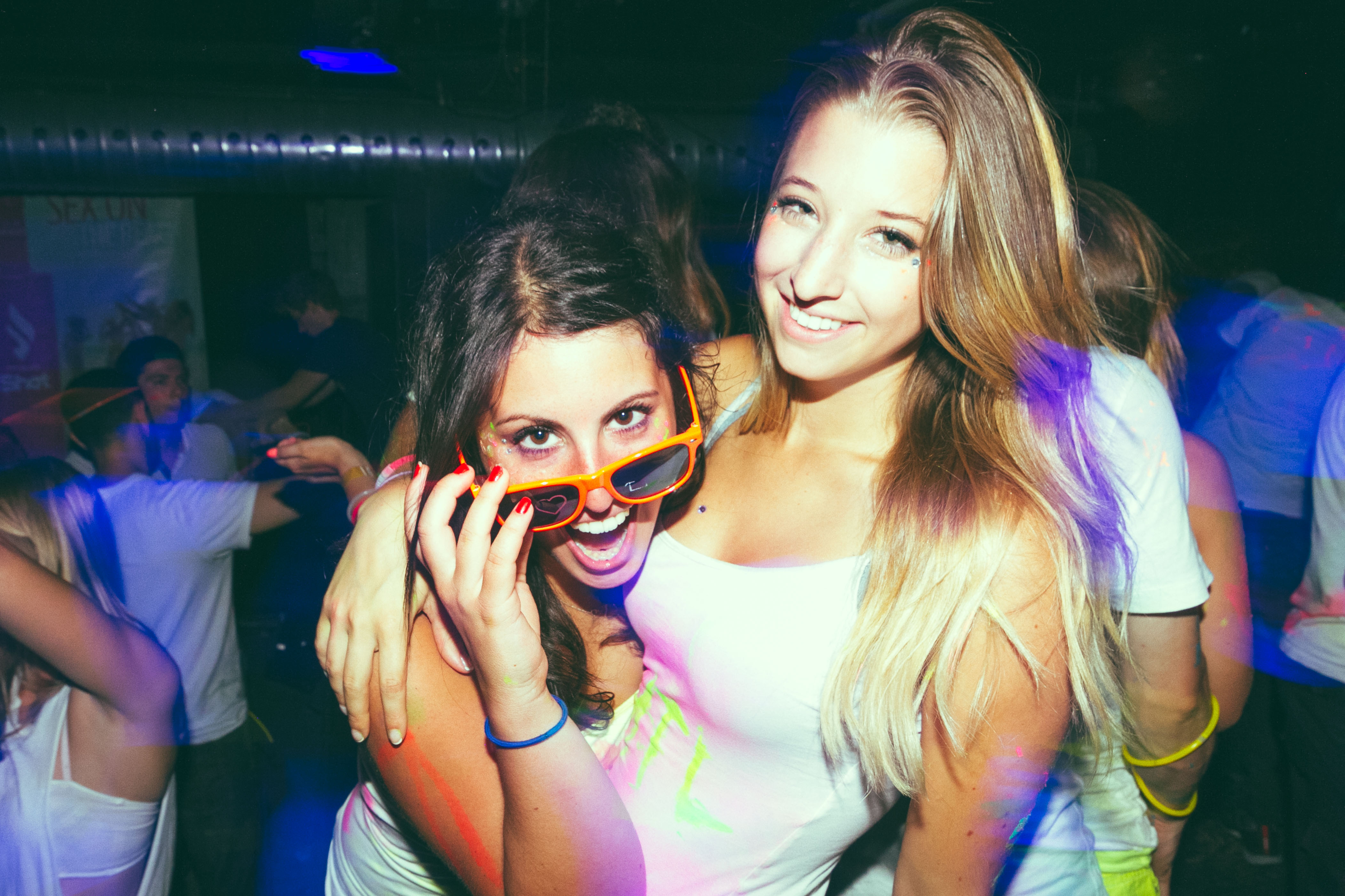 Drink! le Glow Party Yo! de MTL Blog ou comment manger les seins de Madame