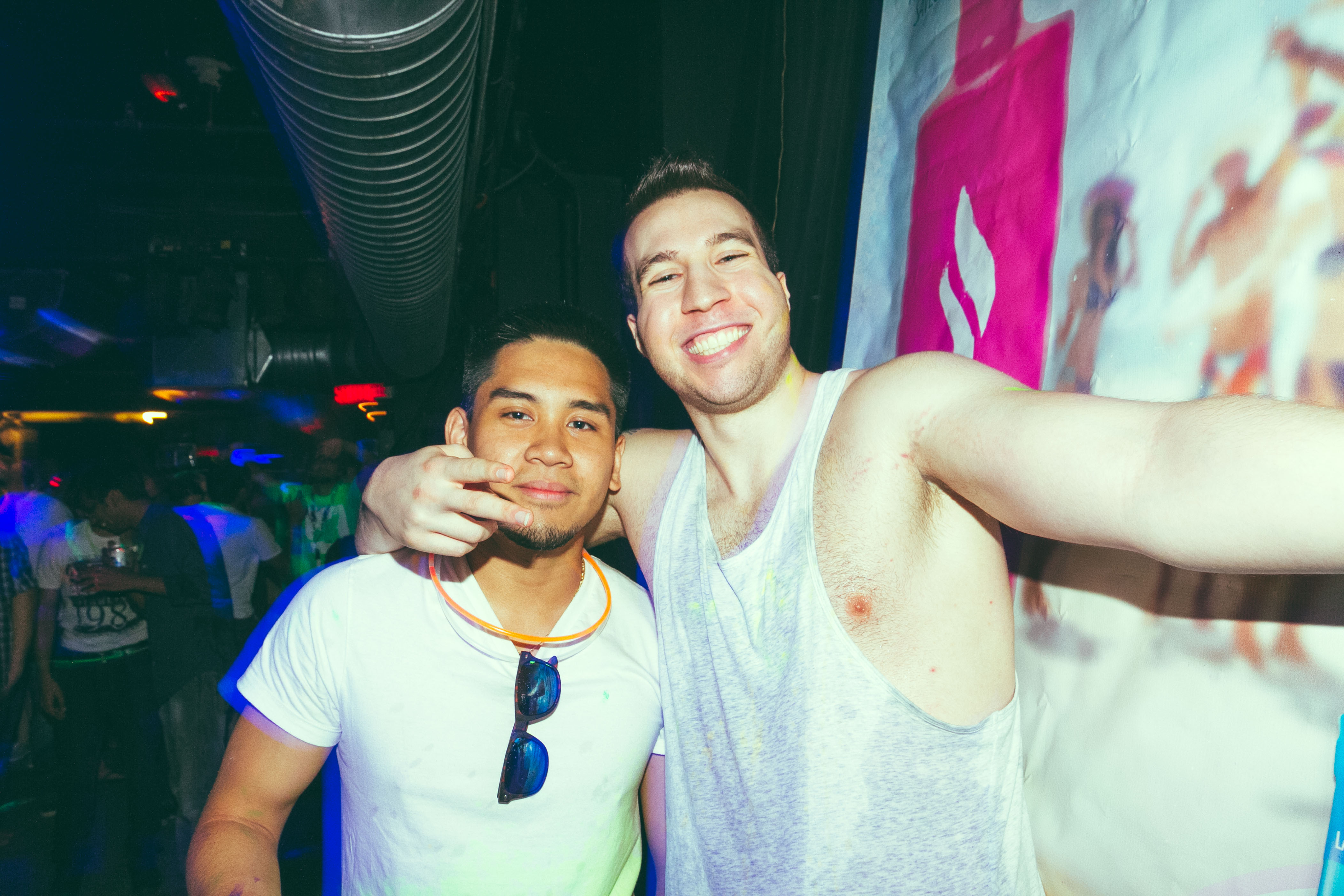 Drink! le Glow Party Yo! de MTL Blog ou comment manger les seins de Madame