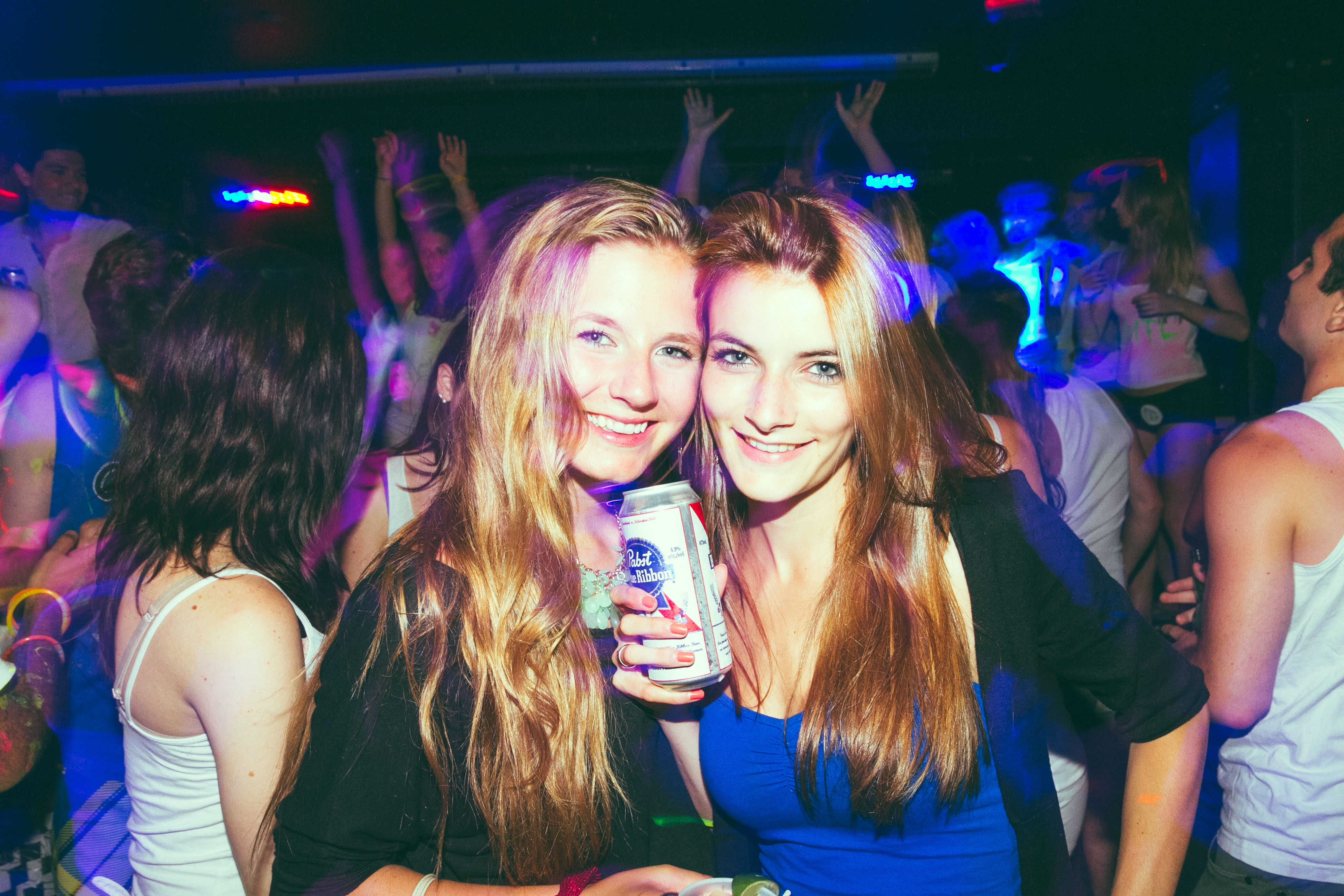 Drink! le Glow Party Yo! de MTL Blog ou comment manger les seins de Madame