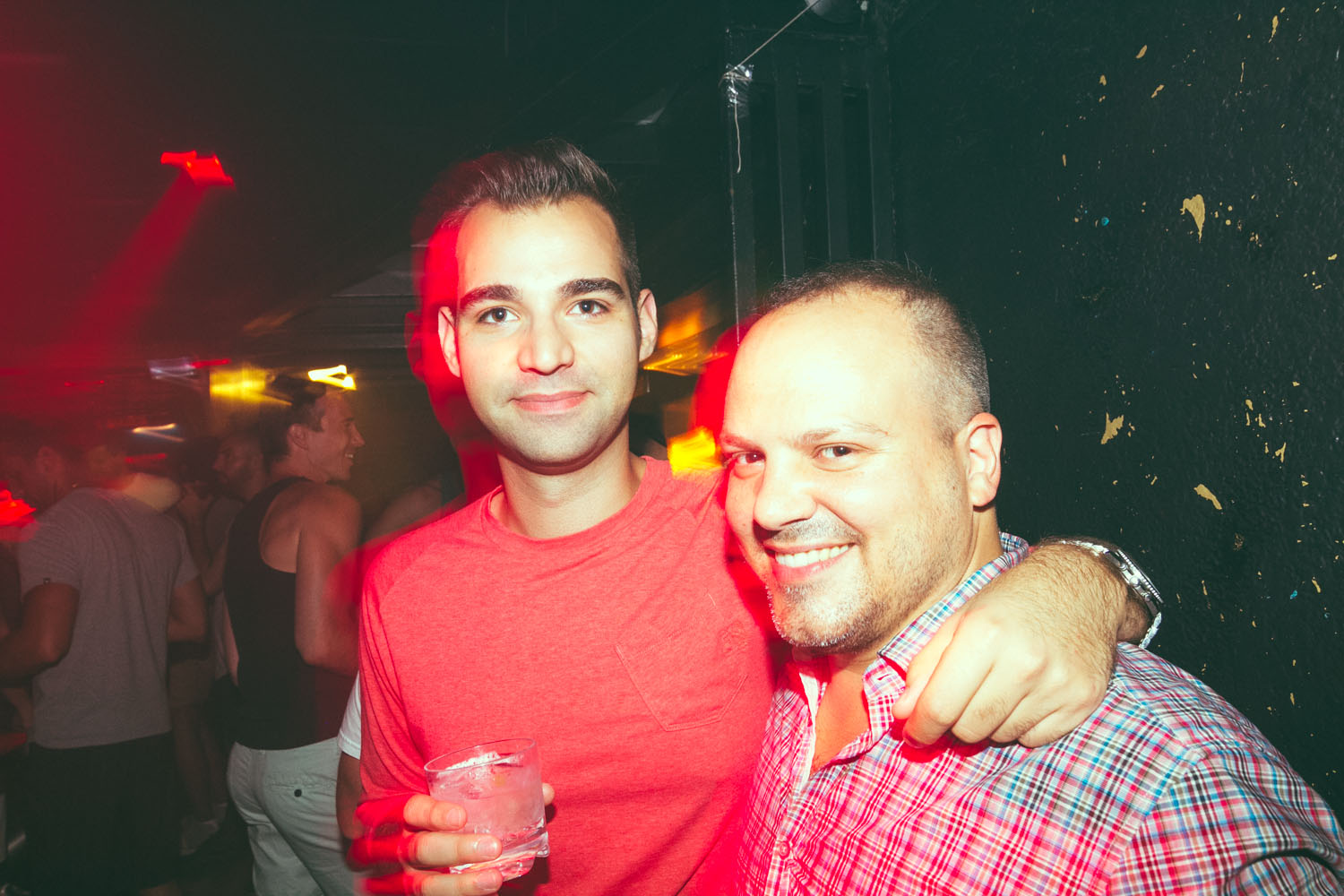 Mec Plus Ultra: un équipage de jolis matelots débarque au Belmont