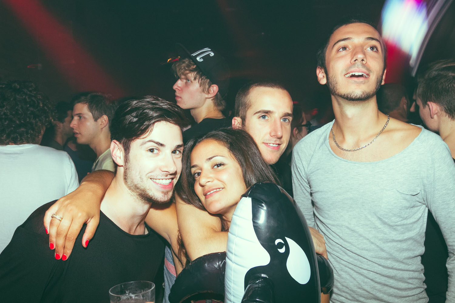 Mec Plus Ultra: un équipage de jolis matelots débarque au Belmont