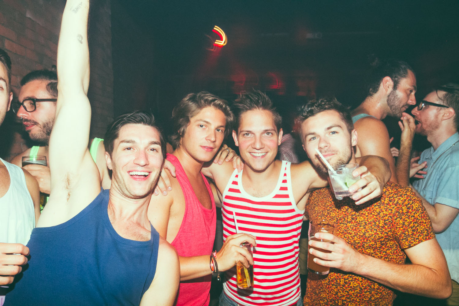 Mec Plus Ultra: un équipage de jolis matelots débarque au Belmont