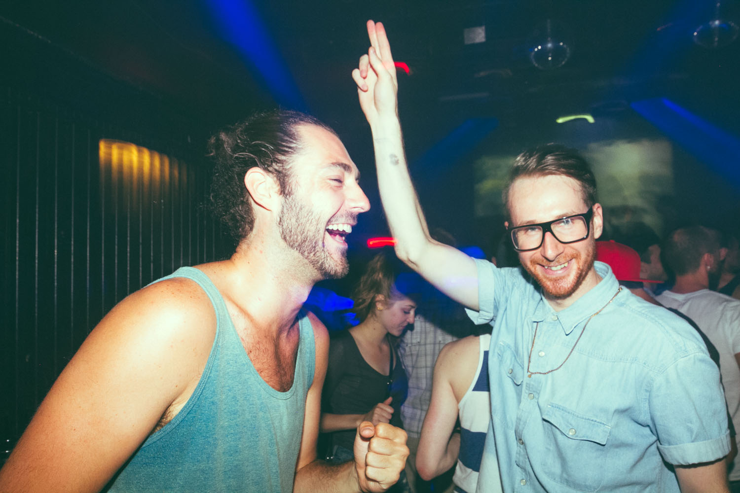 Mec Plus Ultra: un équipage de jolis matelots débarque au Belmont