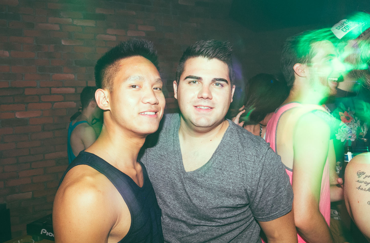 Mec Plus Ultra: un équipage de jolis matelots débarque au Belmont