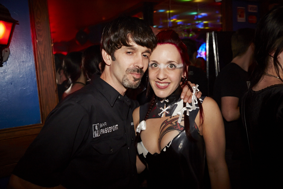 Le bar Passeport fête ses 31 ans avec sa clientèle vampirique et excentrique!