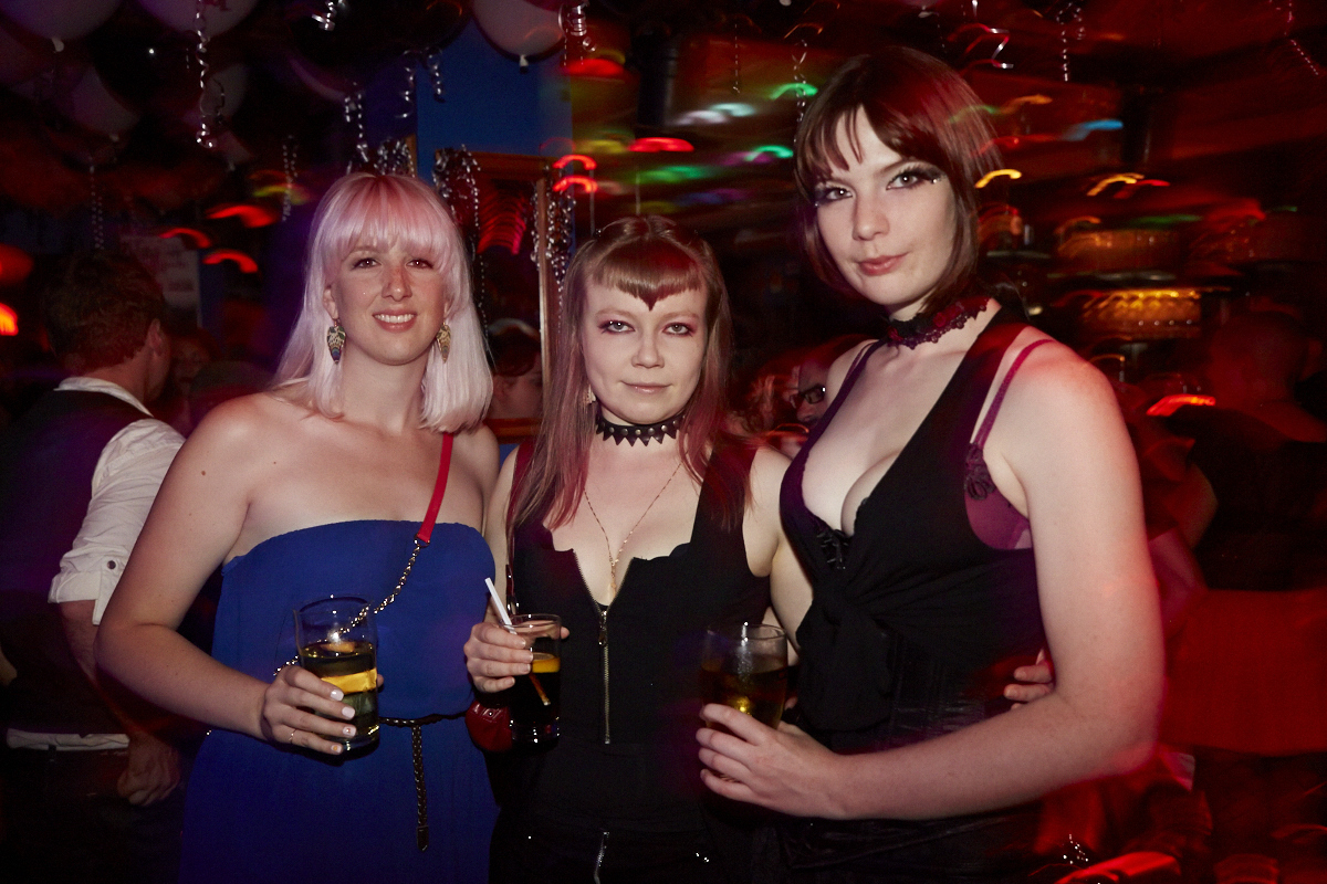 Le bar Passeport fête ses 31 ans avec sa clientèle vampirique et excentrique!