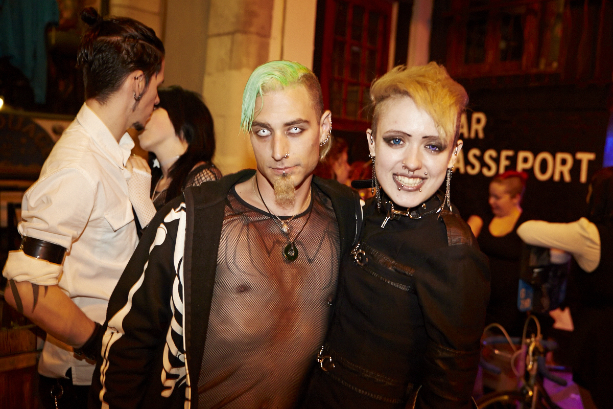 Le bar Passeport fête ses 31 ans avec sa clientèle vampirique et excentrique!