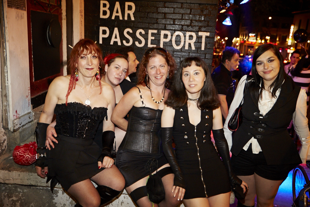 Le bar Passeport fête ses 31 ans avec sa clientèle vampirique et excentrique!