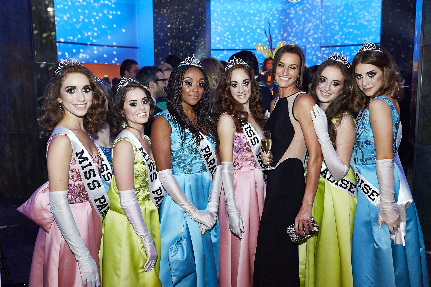 Le bal du Musée d'Art contemporain: les tenues chic se font la guerre!