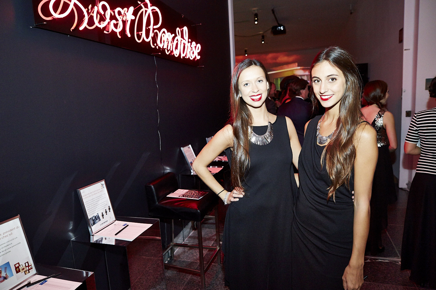 Le bal du Musée d'Art contemporain: les tenues chic se font la guerre!