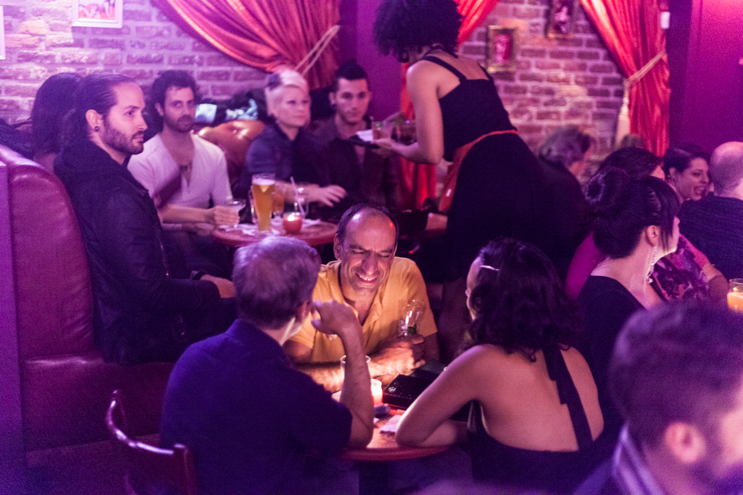 Le nouveau cabaret burlesque de Montréal, le «Wiggle Room», ouvre ses portes